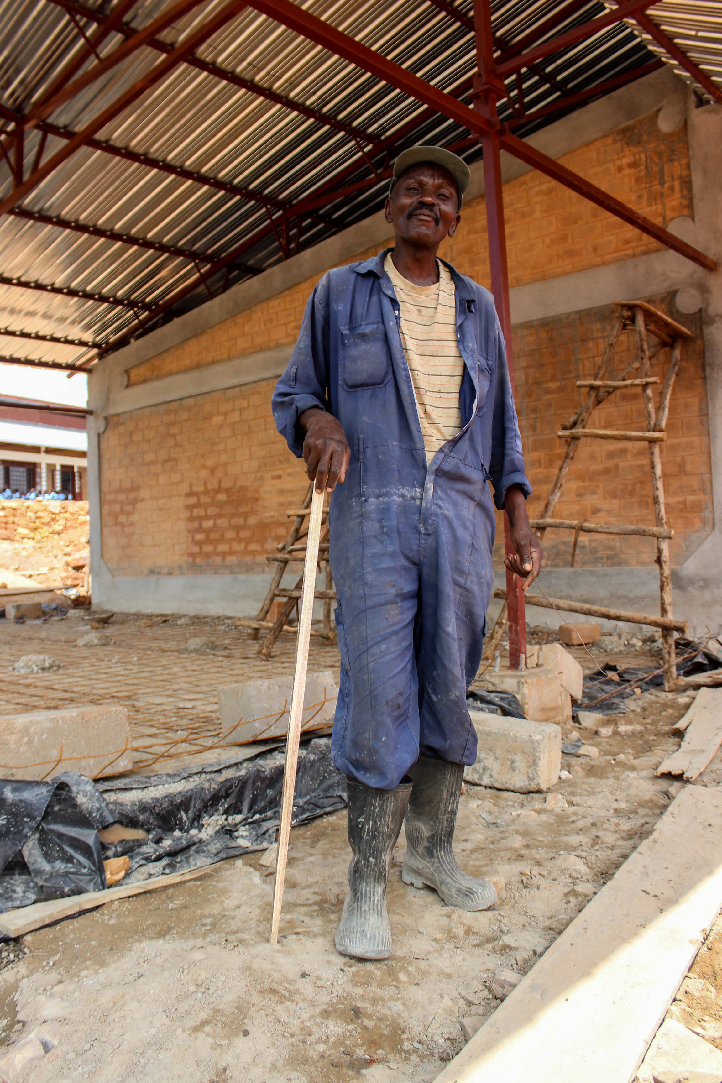 Mande is a supervisor on site.