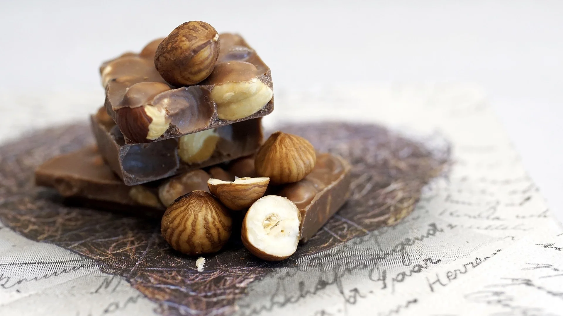 chocolate-3012796_1920.jpg