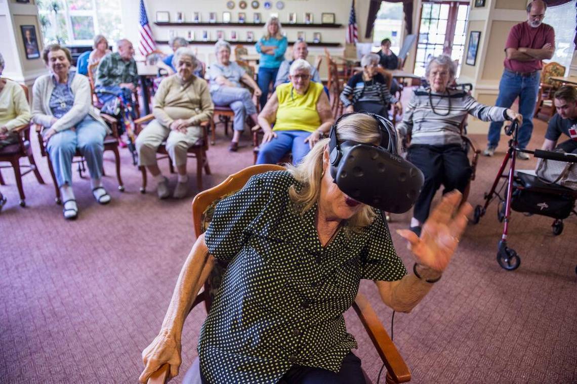 VR at Atria Carmichael Oaks