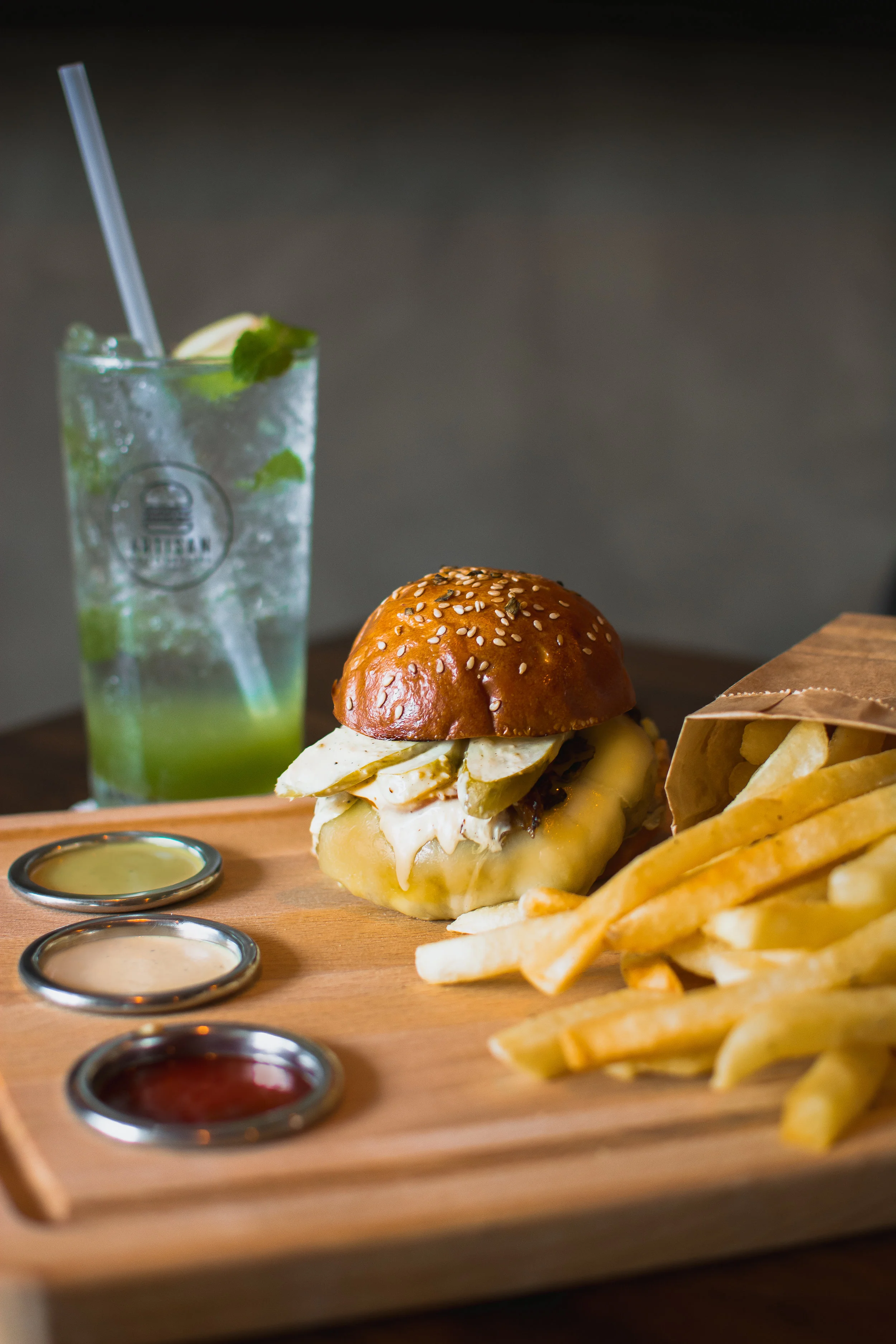 ArtisanBurger_120119_020.jpg