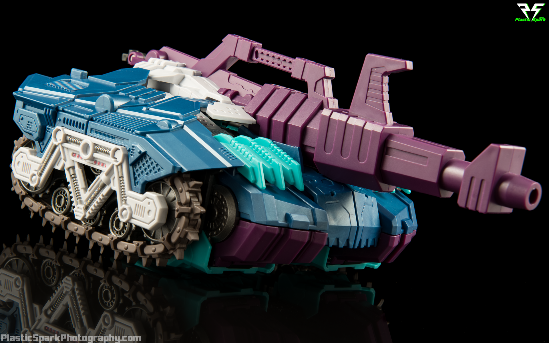 Review - Mastermind Creations R-17 Carnifex — Plastic Spark