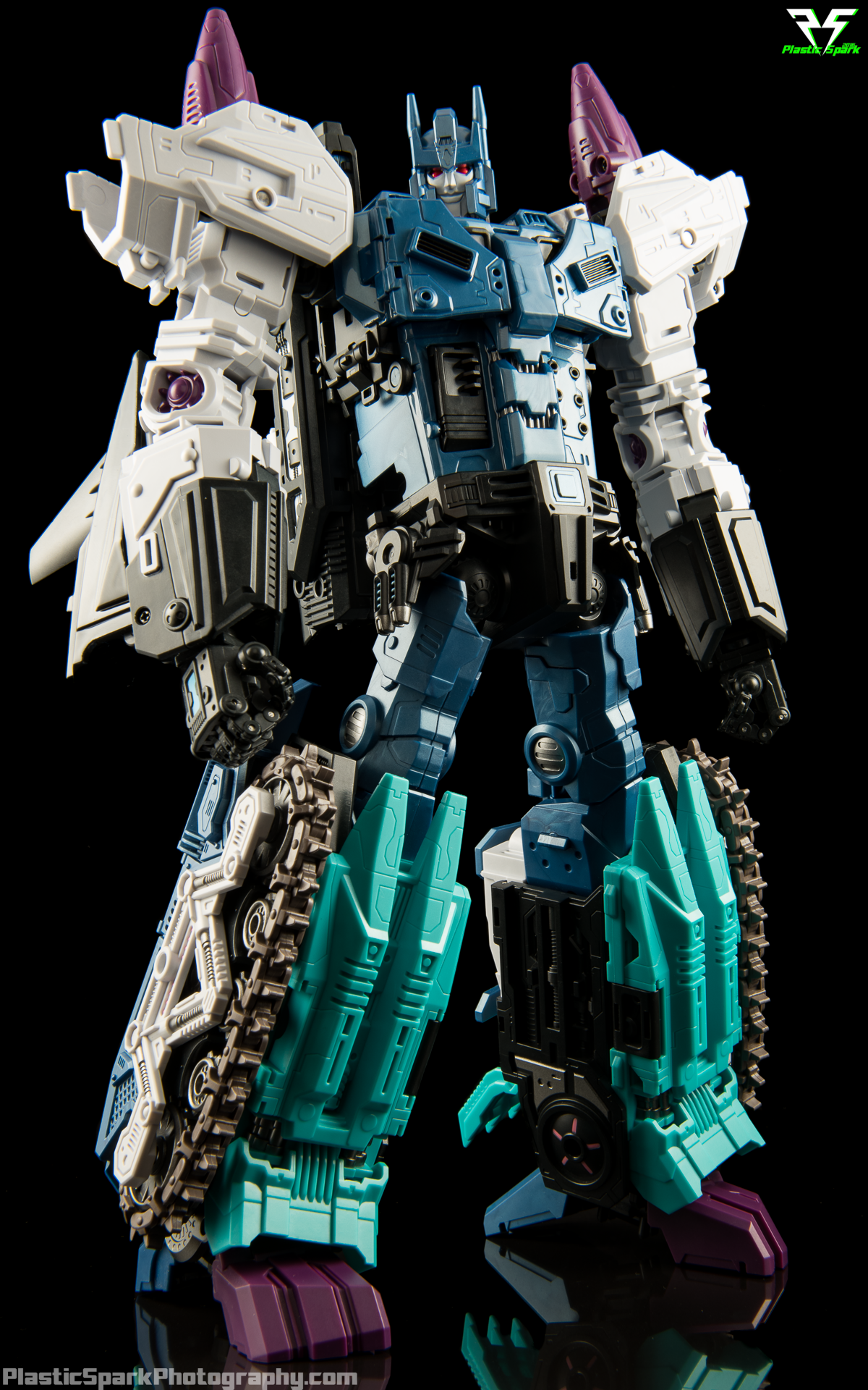 Review - Mastermind Creations R-17 Carnifex — Plastic Spark