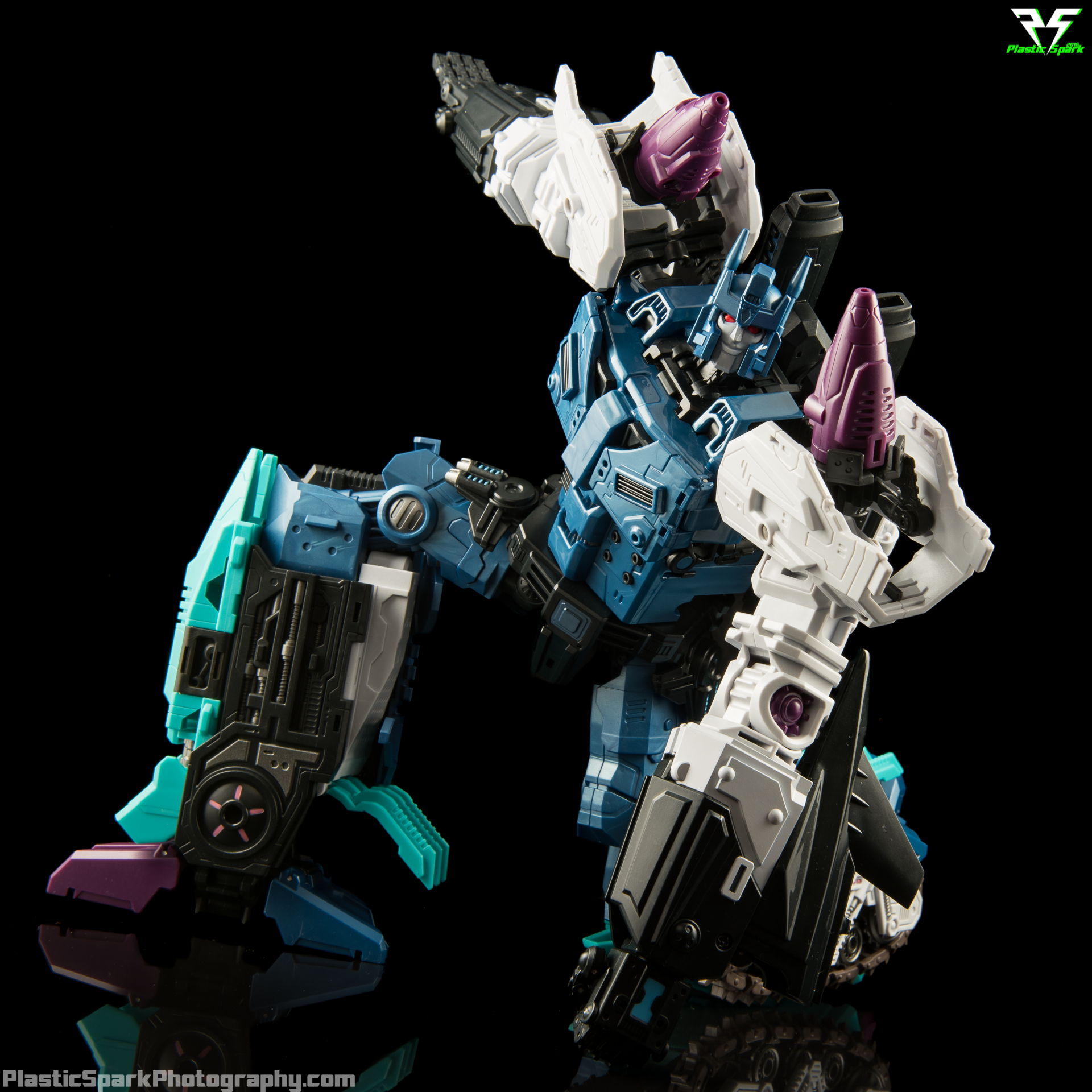 Review - Mastermind Creations R-17 Carnifex — Plastic Spark