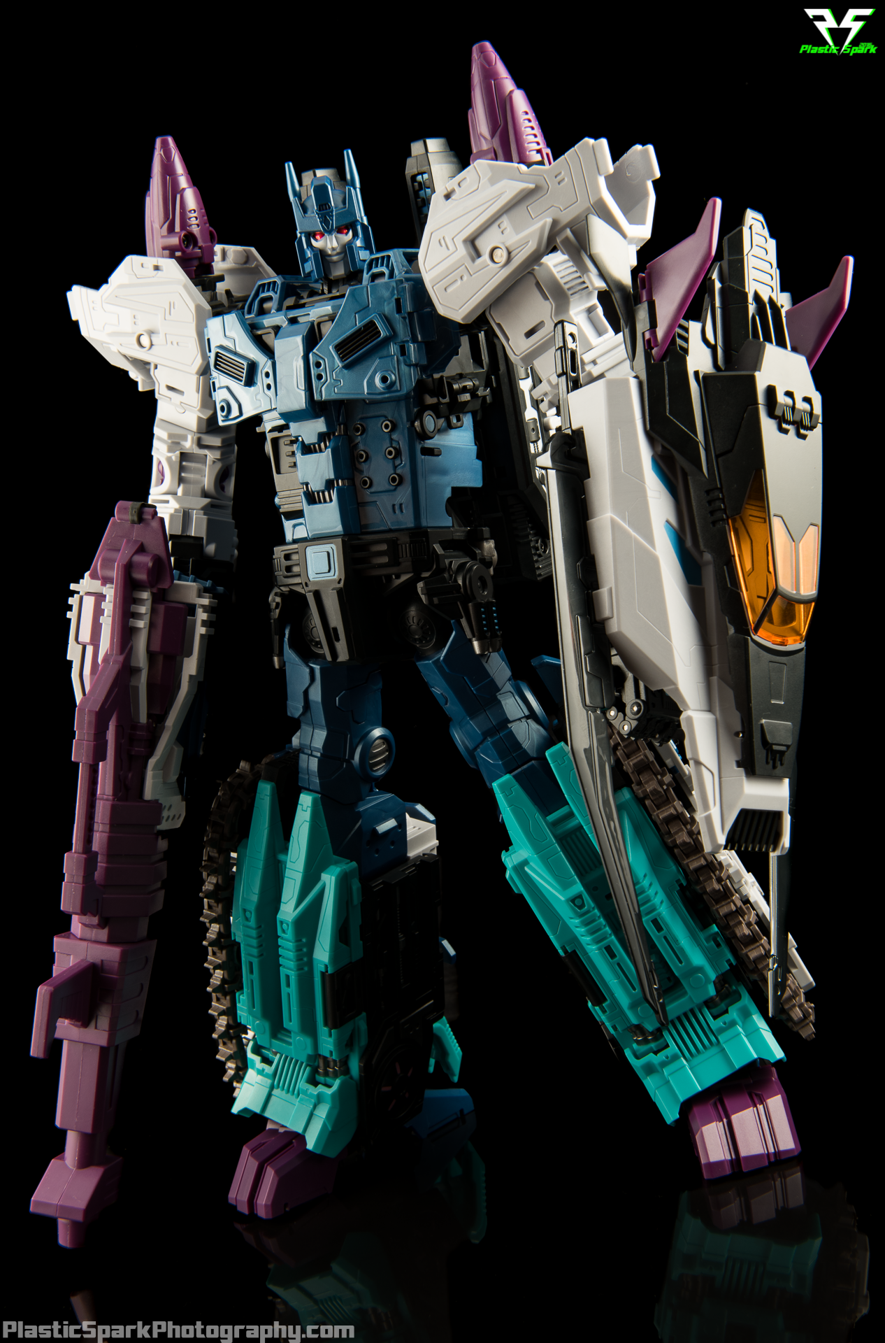 Review - Mastermind Creations R-17 Carnifex — Plastic Spark