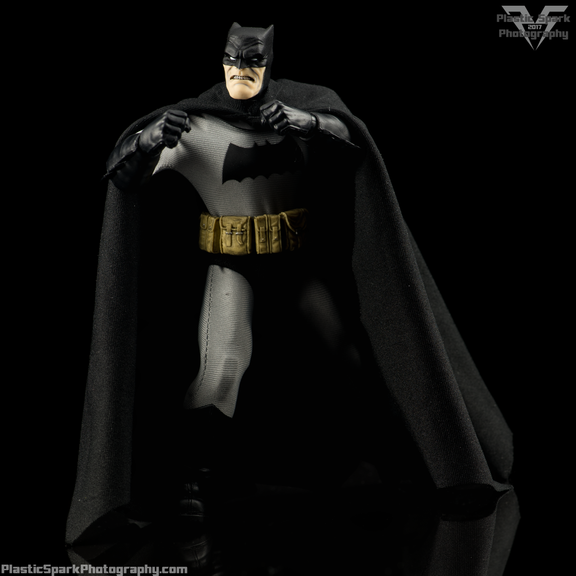 Review Mezco Toyz One 12 Collective Batman The Dark Knight