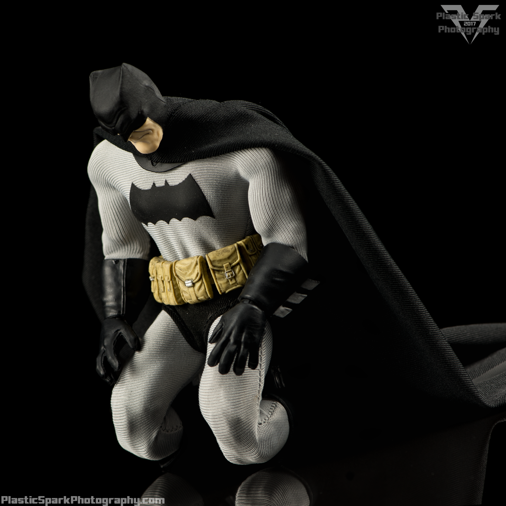 Mezco online tdkr batman