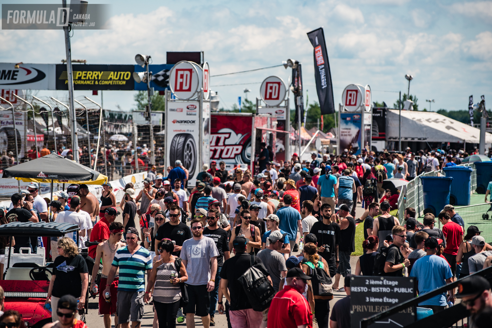 With the Top 16 intro's about to start the event was literaly sold out! 