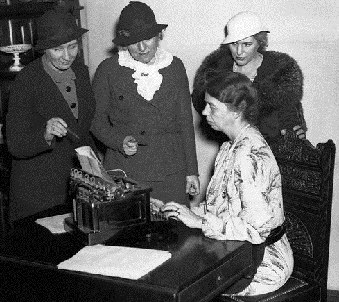 Eleanor Roosevelt and Emma Bugbee.jpg