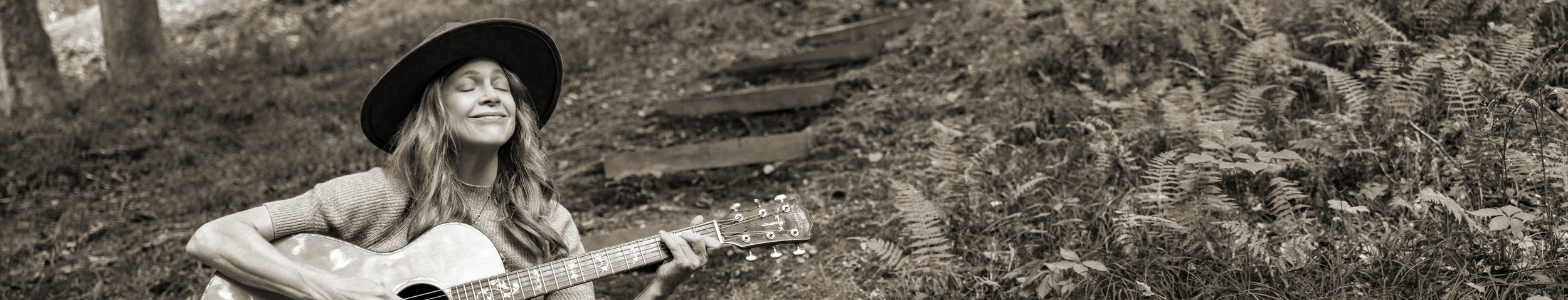 CNewcomer b&w wguitarinwoods credit David McClister.jpeg