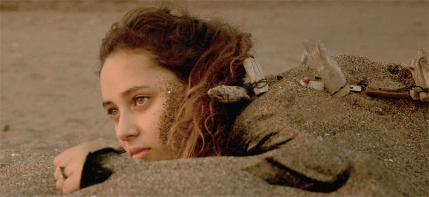 Film still from Laura Bari's Primas (2017)