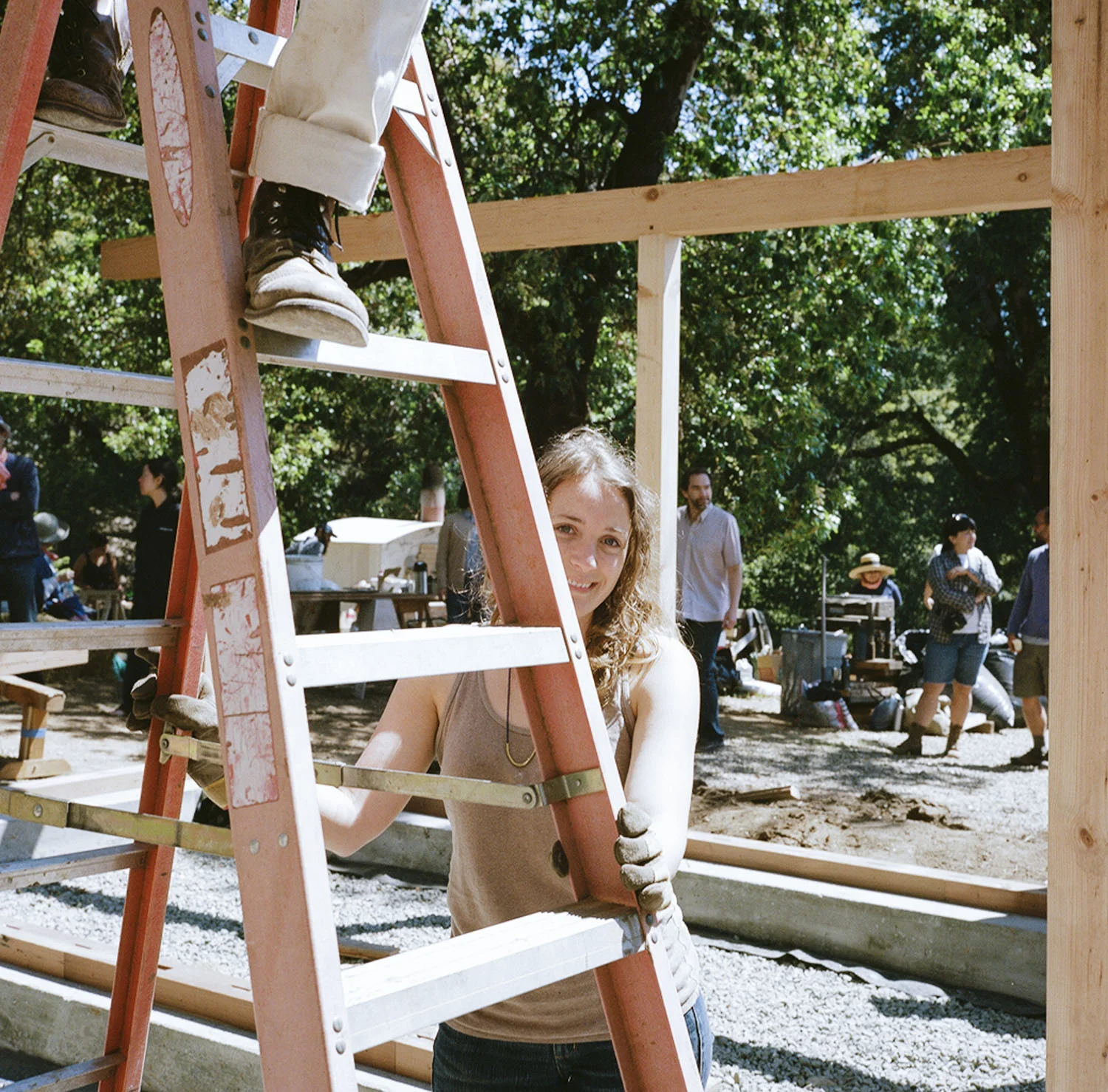 Barnraising_byTerriLoewenthal7.jpg