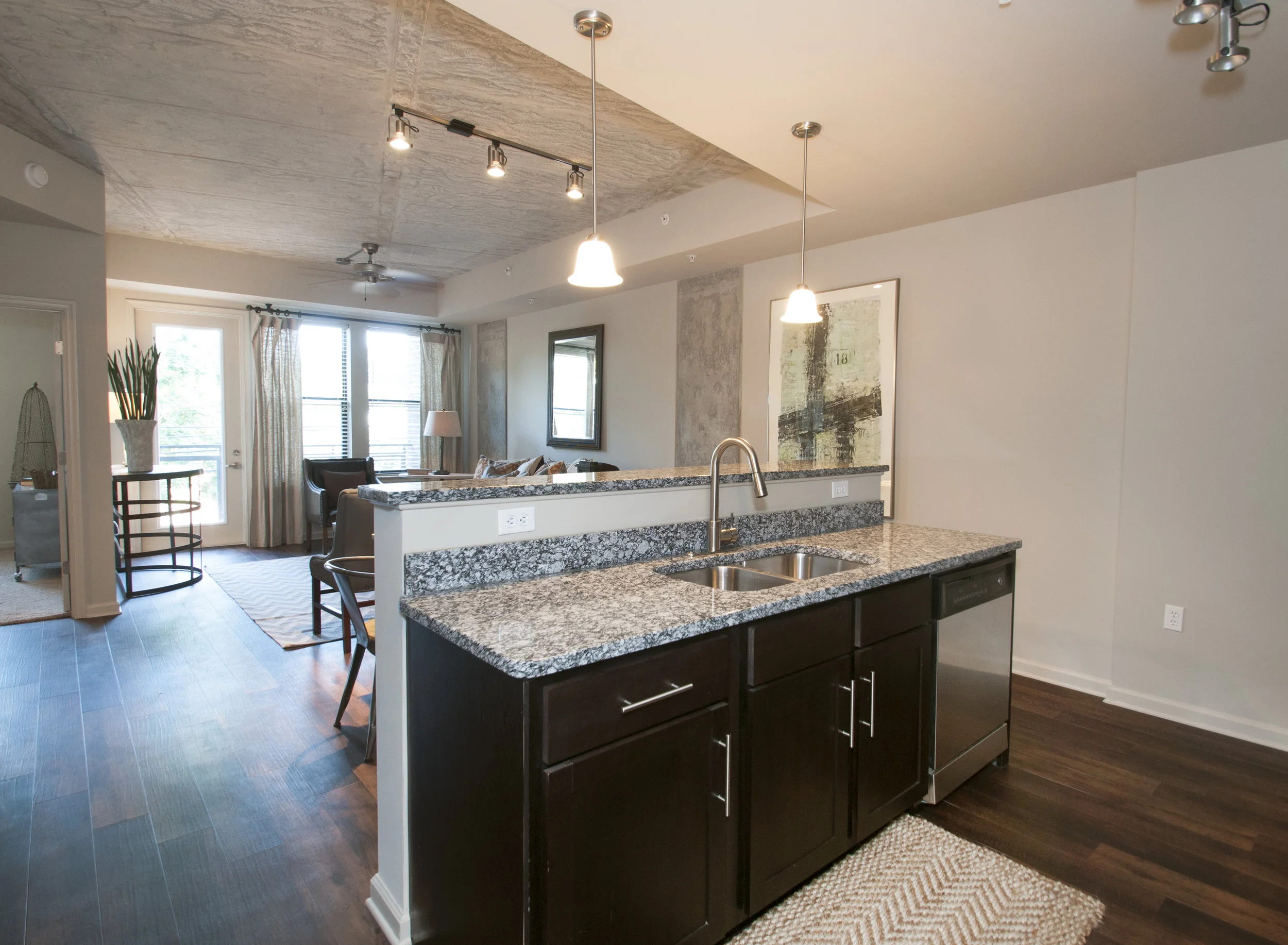 Kitchen2.jpg