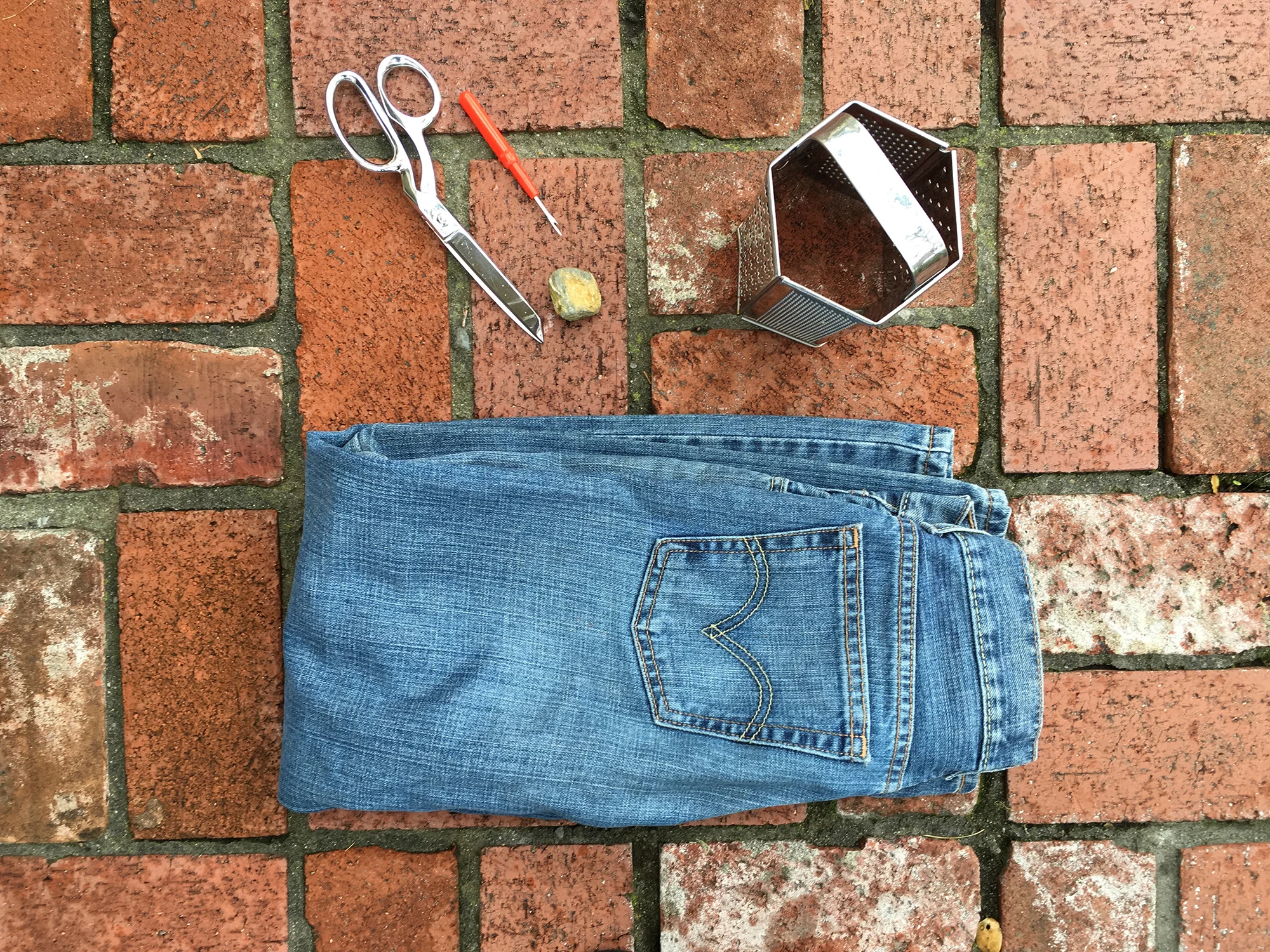 Pieceology-Vintage-How-To-DIY-Denim-Jeans-Ripping-Blog-2.jpg