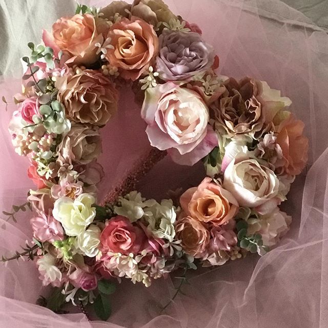 ハートブーケ&hearts;️
しあわせのかたち

ダズンローゼのメインブーケ
愛の連鎖を願います。

#アーティフィシャル #プリザーブド #フラワー #ウエディング #ブーケ #ブートニア #結婚式 # ハーバリウム #植物 #オーダーメイド #ダズンローゼ #インテリア #artificial #wedding #flower #grass #order # plant #bouquet #bootonia #preserved #dozen roses #interior