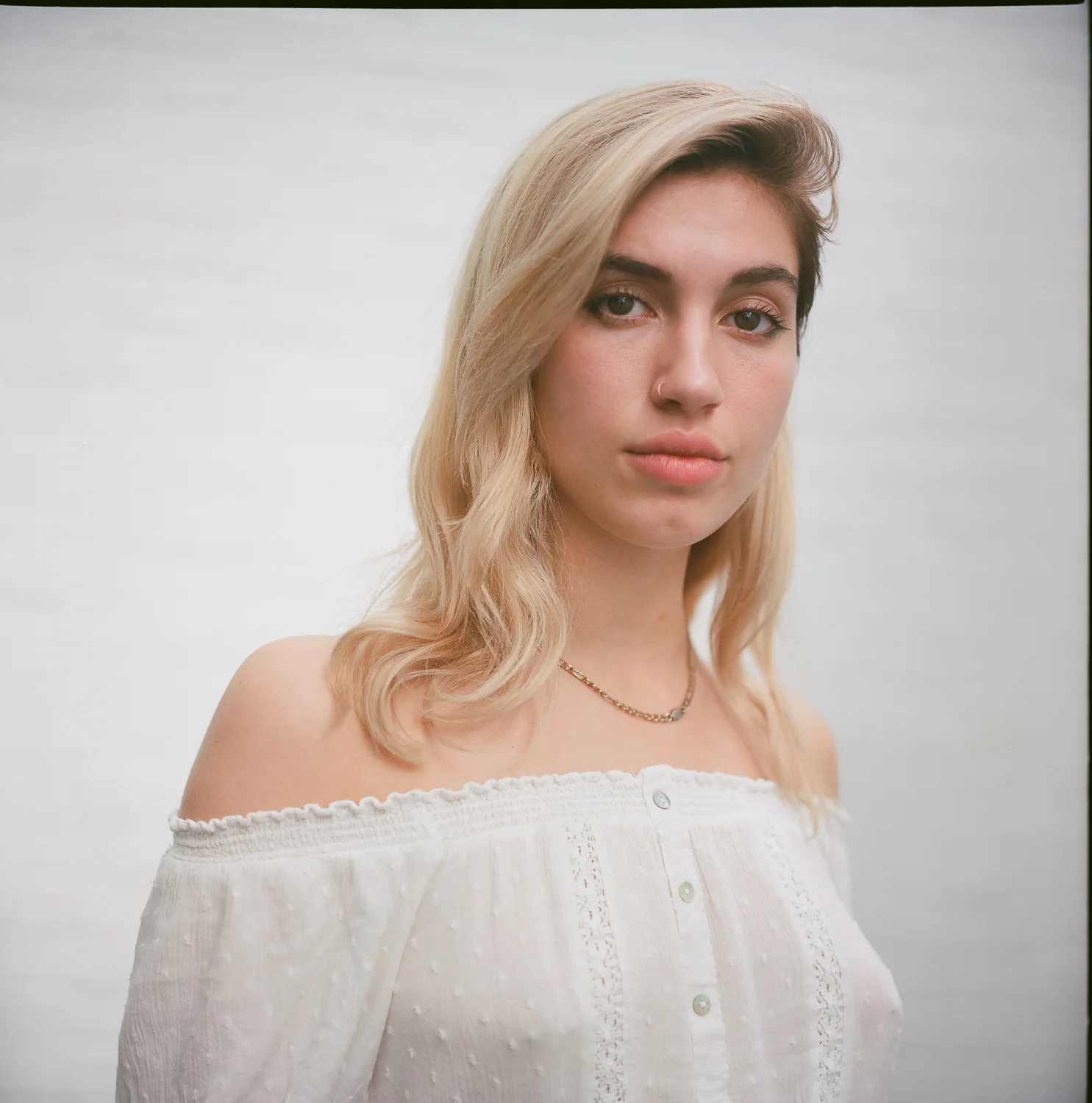 Rolleiflex 2.8F Planar, 80mm, minimum focus.