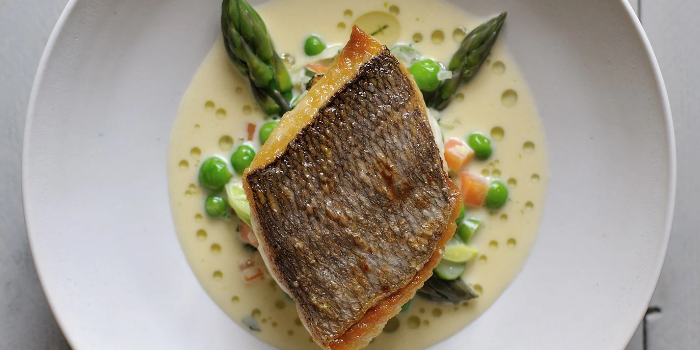  Grilled bream with mustard and tarragon sauce