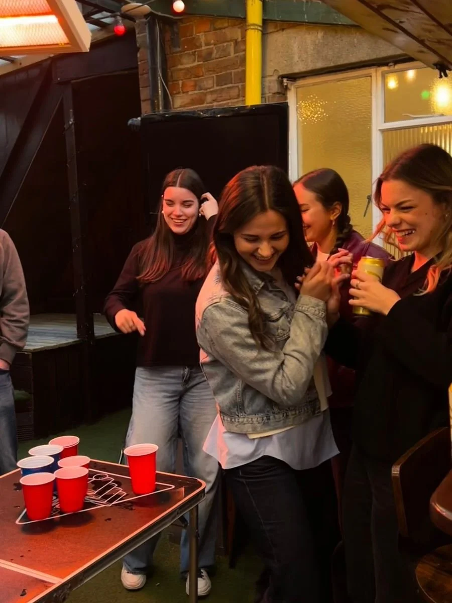 Beer pong with our guests🍻
We had sooo much fun guys, come back soon🎉

#oxford #backpackerlife #travelling #hostellife #exploreoxford