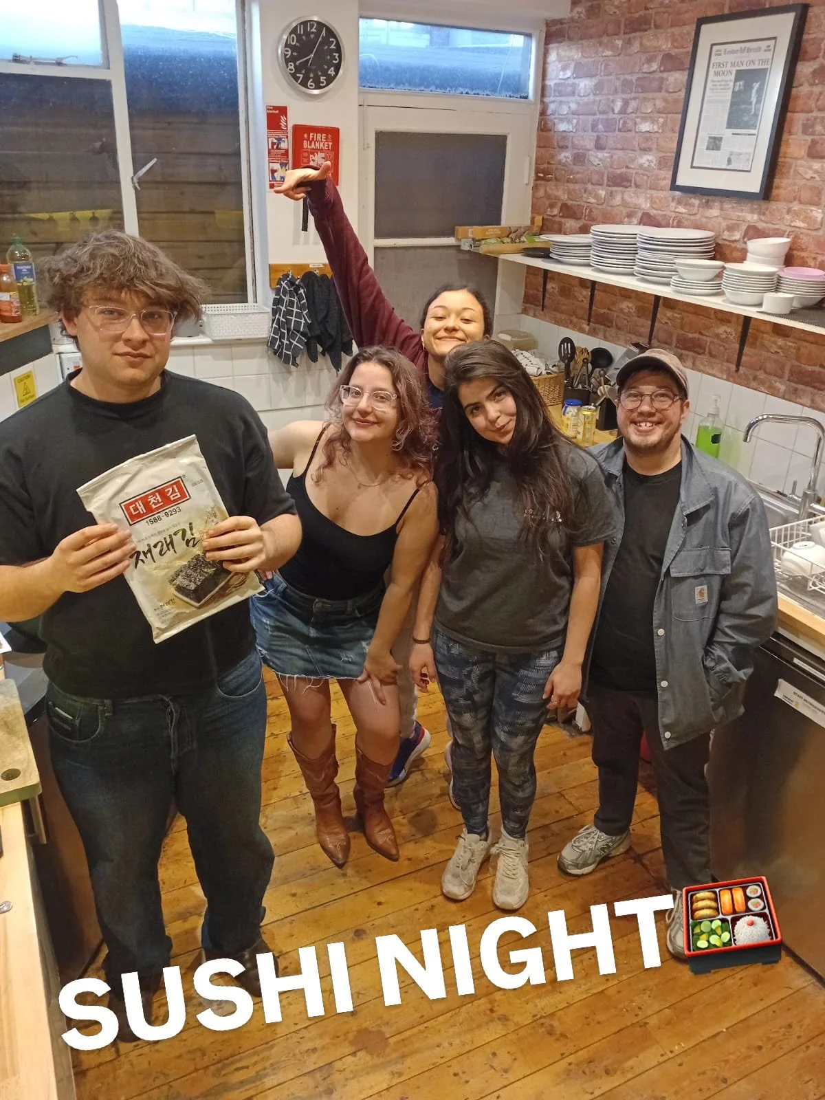 The person taking the picture is allergic to fish🐟 so we made some vegetarian sushi as well!🌳

#hostel #backpacker #hostellife #oxford #volunteer