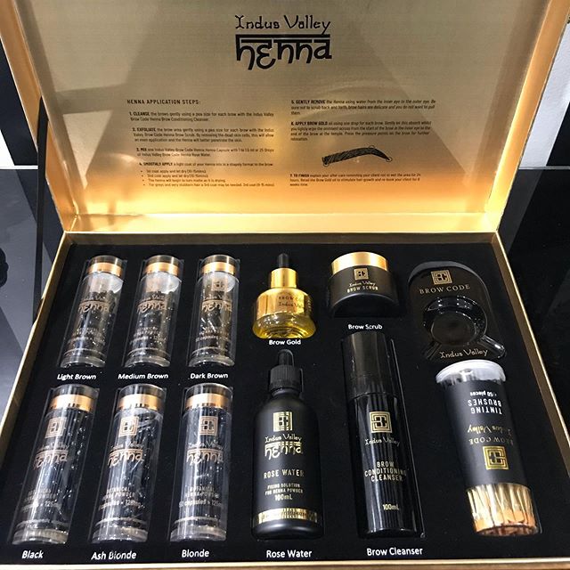 || INDUS VALLEY HENNA KIT || So excited to play with our new Brow Henna from Brow Code by Melanie Marris Eyebrow Specialist! How freaking gorgeous does it look 😍 
#melaniemarriseyebrowstylist #melaniemarris #browcode #indusvalleyhenna