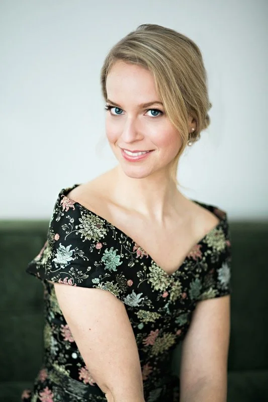 Mary Bonhag sings "Resignation"