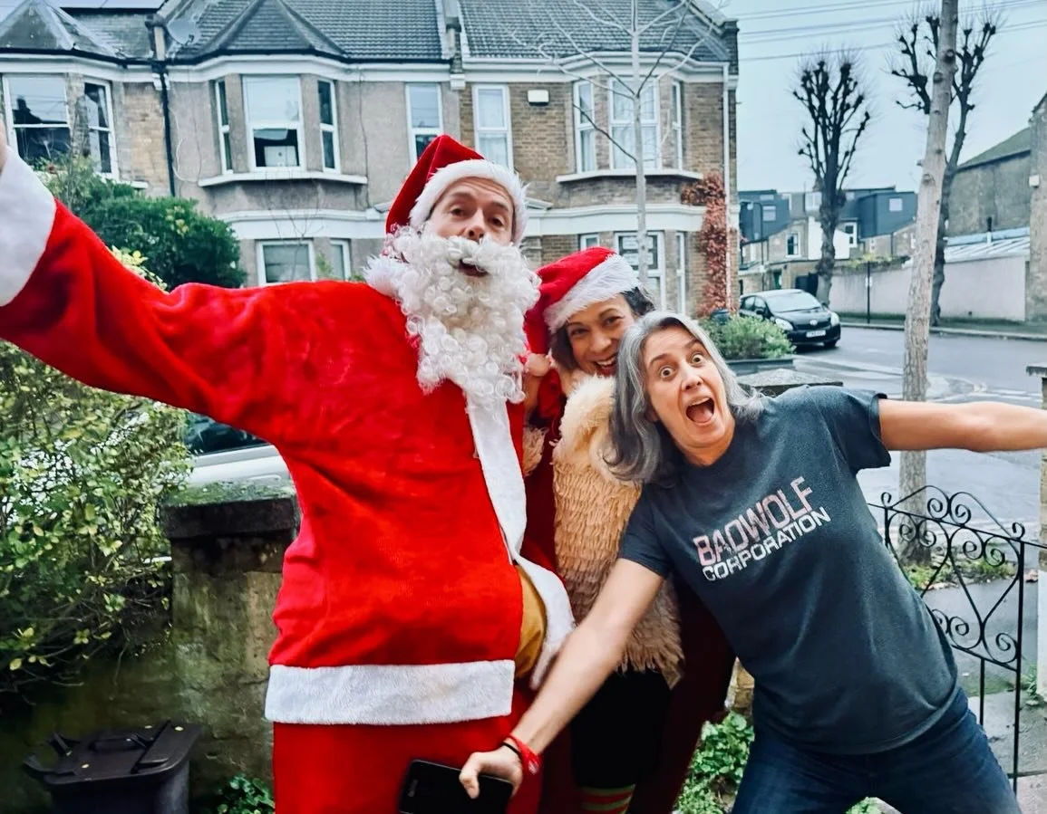 Spotted on the streets of Bushwood! Santa took a Sunday stroll, saying hi to kids and calling on all those who&rsquo;d asked for a special stop. The elves enjoyed handing out sweets to everyone around - we are definitely hitting Max Christmas now! 🎄