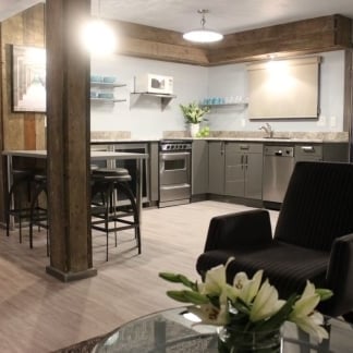 Vintage Block Inn and Suites