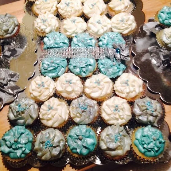 Designs by Annie Cupcake & Cakery