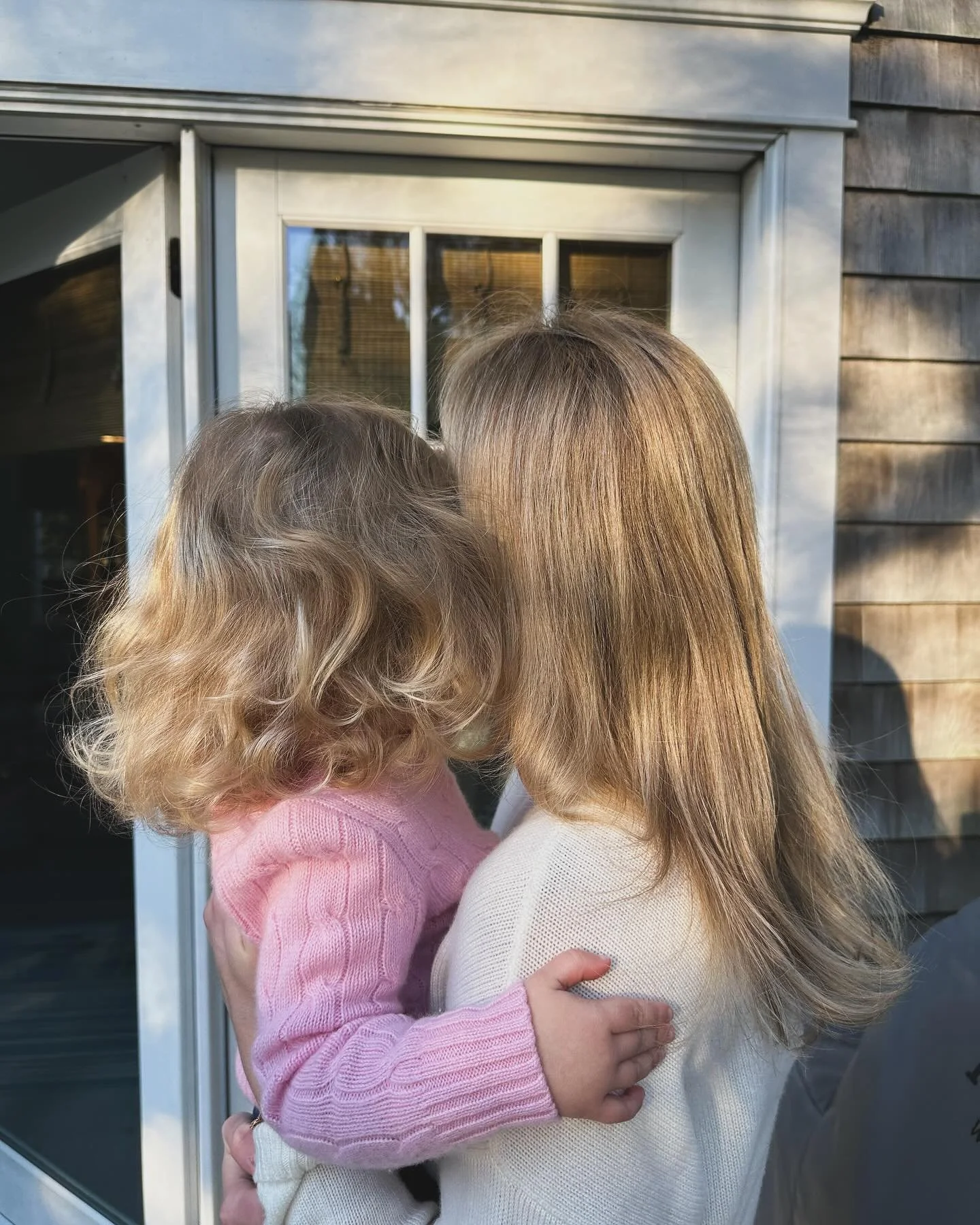 Beautiful highlights for Jessica ✨ we didn&rsquo;t use her daughters hair as a reference,  it&rsquo;s just that good 😚 #caracares