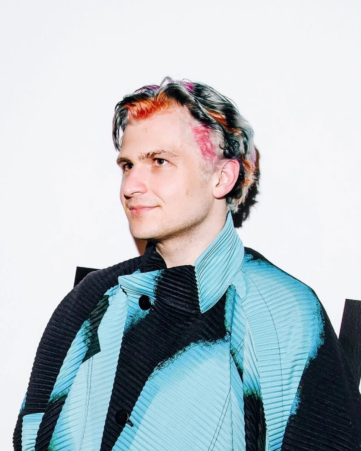 Long-time client Andrew and his psychedelic hair color 🌀 swipe for work in progress shots 🌀 cut by Travis @tjspeck