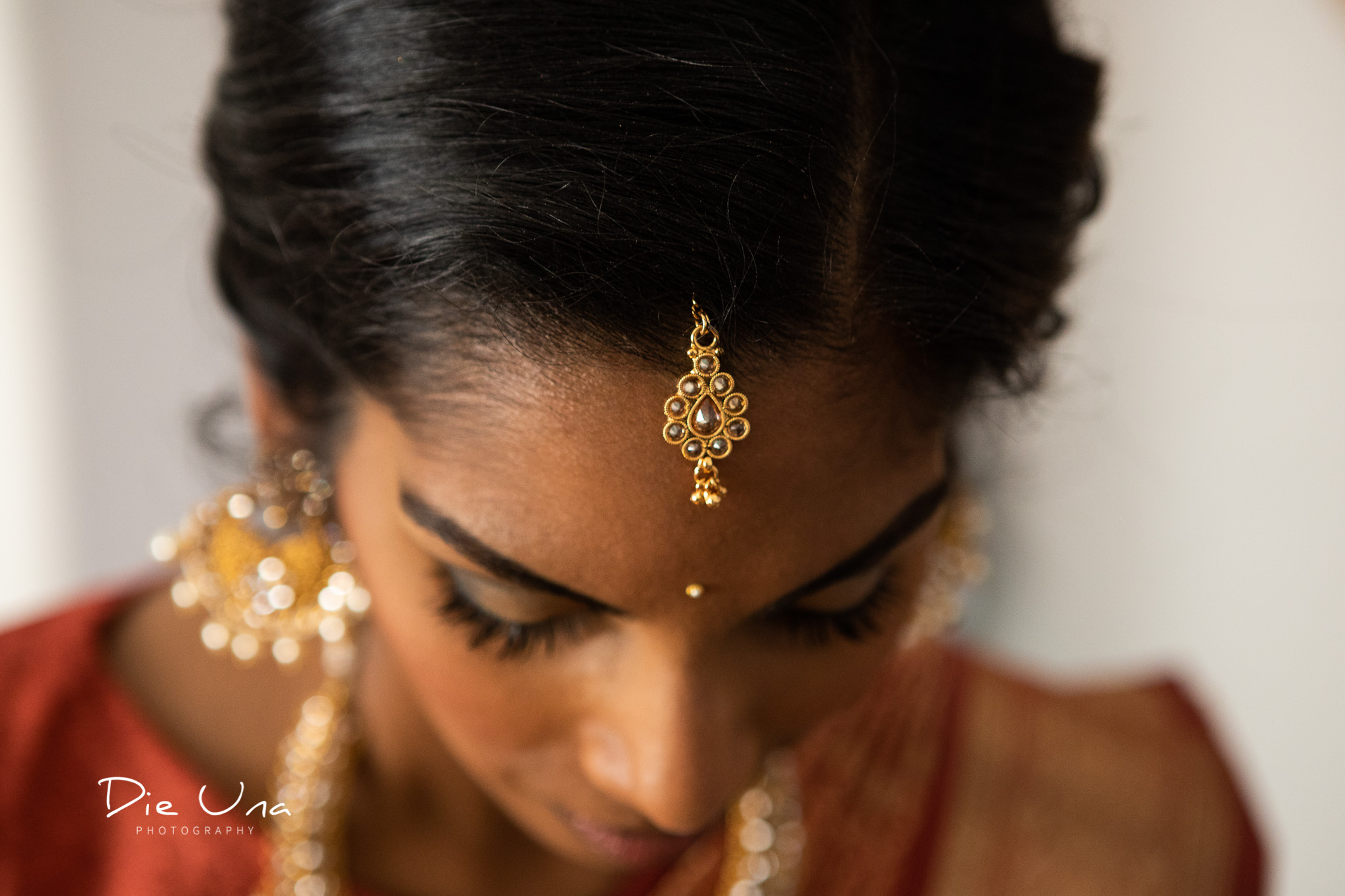 detail shot of bride wearing a bindi for Sri Lankan wedding in Toronto.jpg