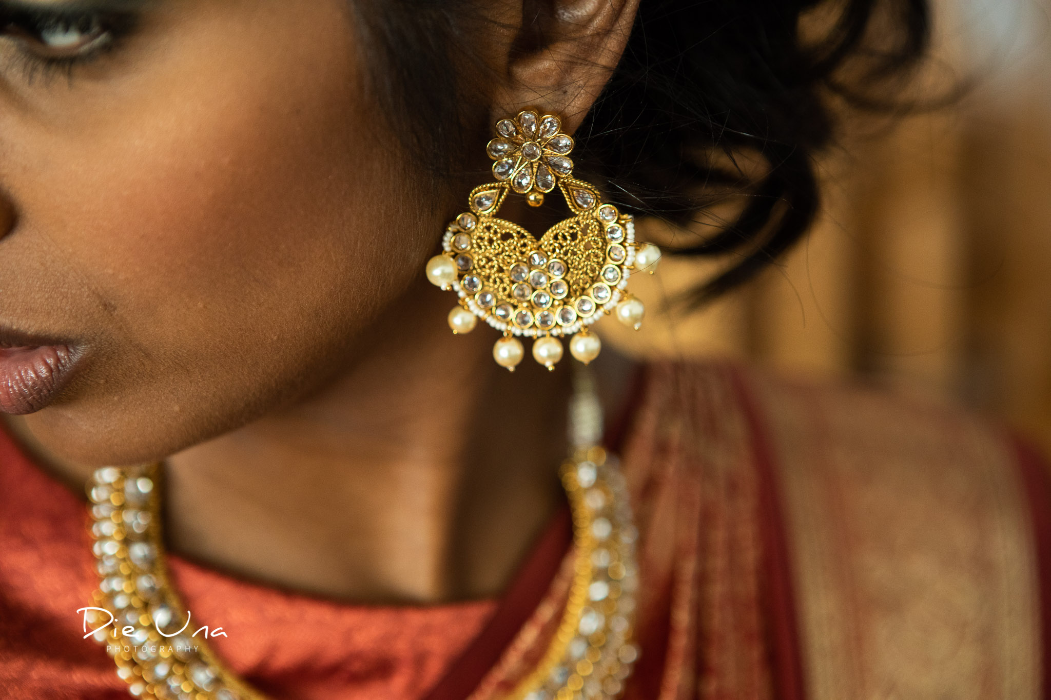 detail shot of bride's jewelry.jpg