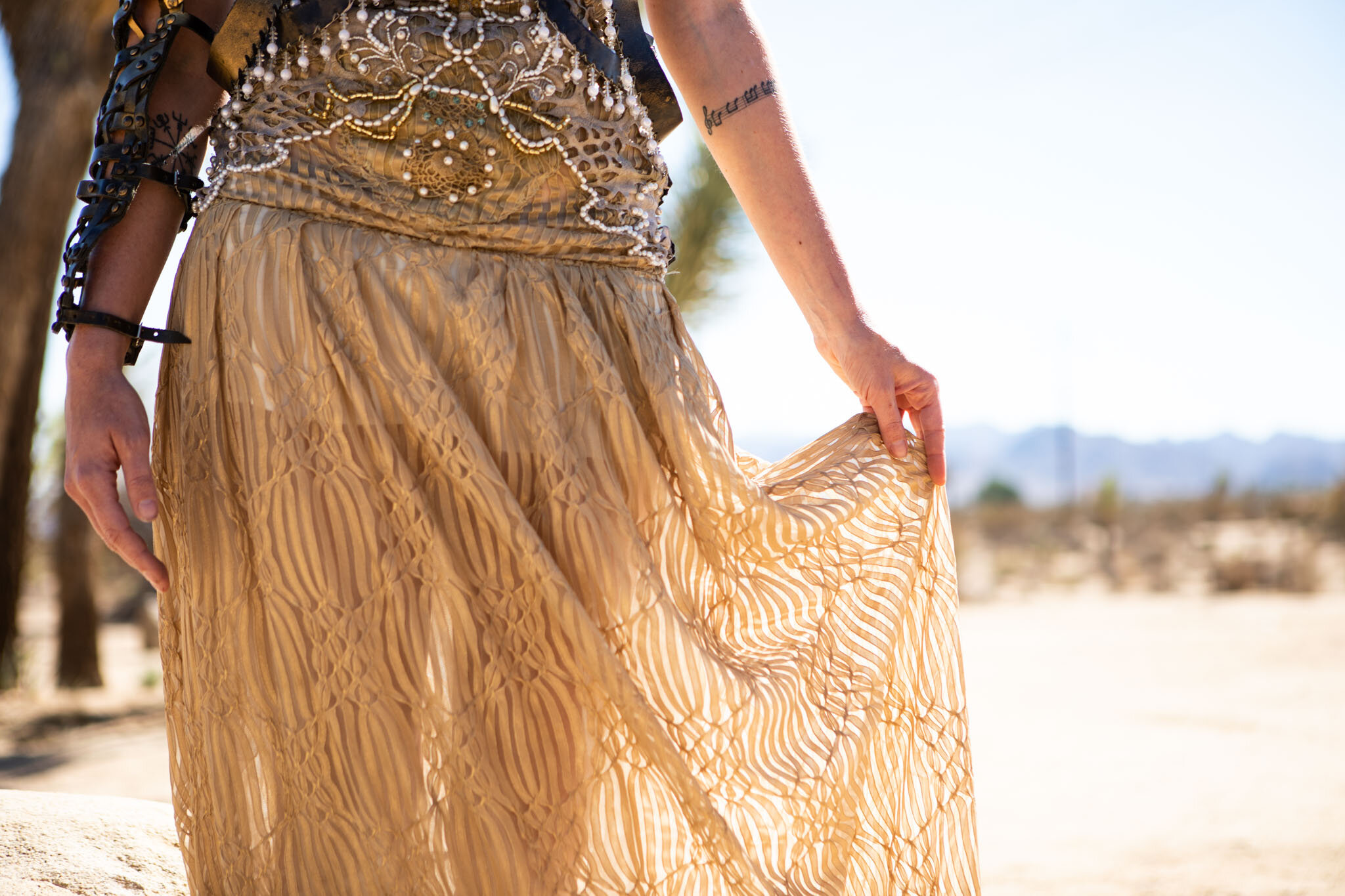 Lieke Anna holding dress in the desert in Joshua Tree.jpg