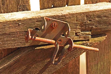 This is an image of a broken gate latch. If your pooper scooper sees something like this while cleaning your yard, we will make sure it is secured properly before leaving. We will notify you immediately.