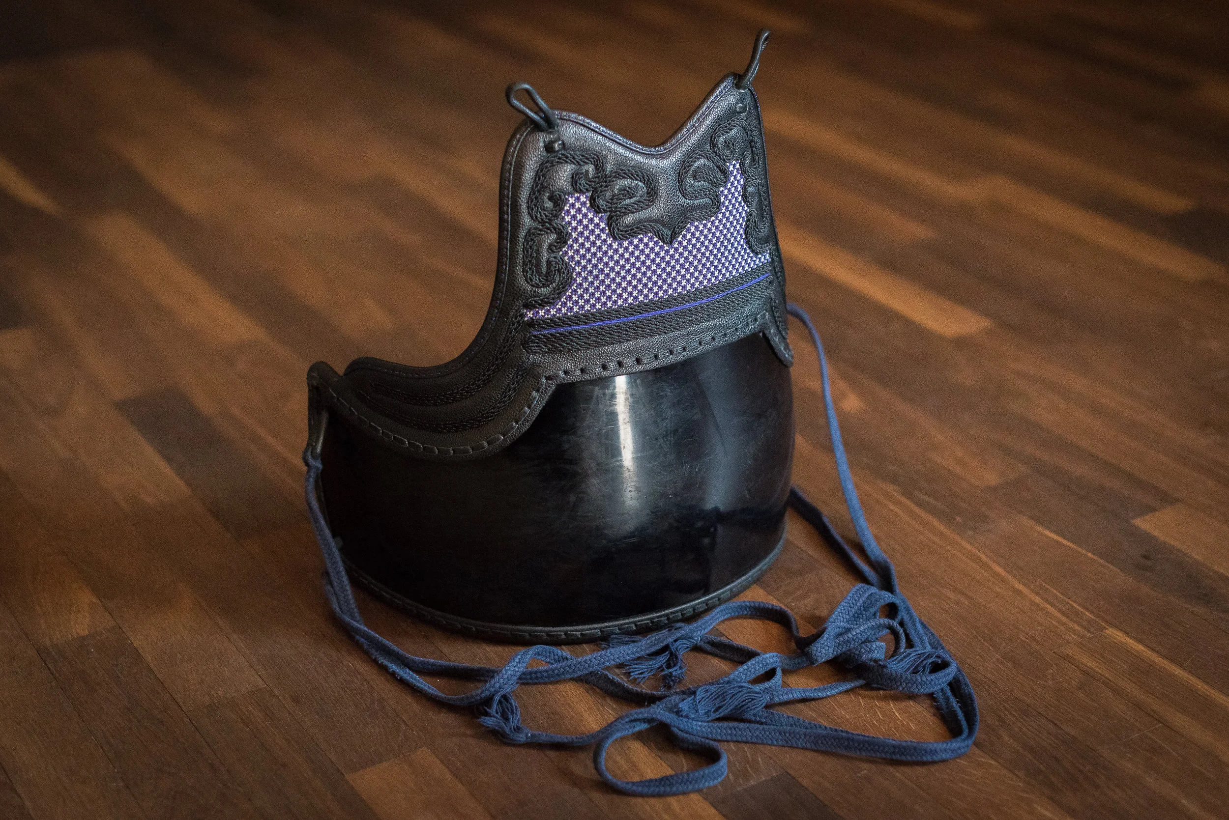 "Do" er det japanske ord for den del, der beskytter torsoen. En do er traditionelt lavet af bambus, men kan også være af syntetisk materiale. Den bindes over skulderne og bag ryggen med snore (do-himo).