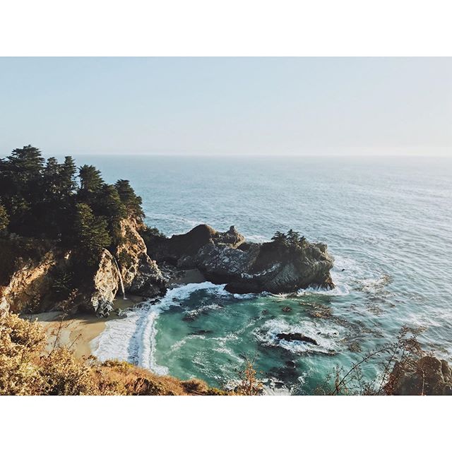 Reason # 45 for why California is the best.

#capturingcalifornia #westcoastbestcoast #bigsur #hwy1 #coast #waterfall #beach #cove #summer #fall #cliff