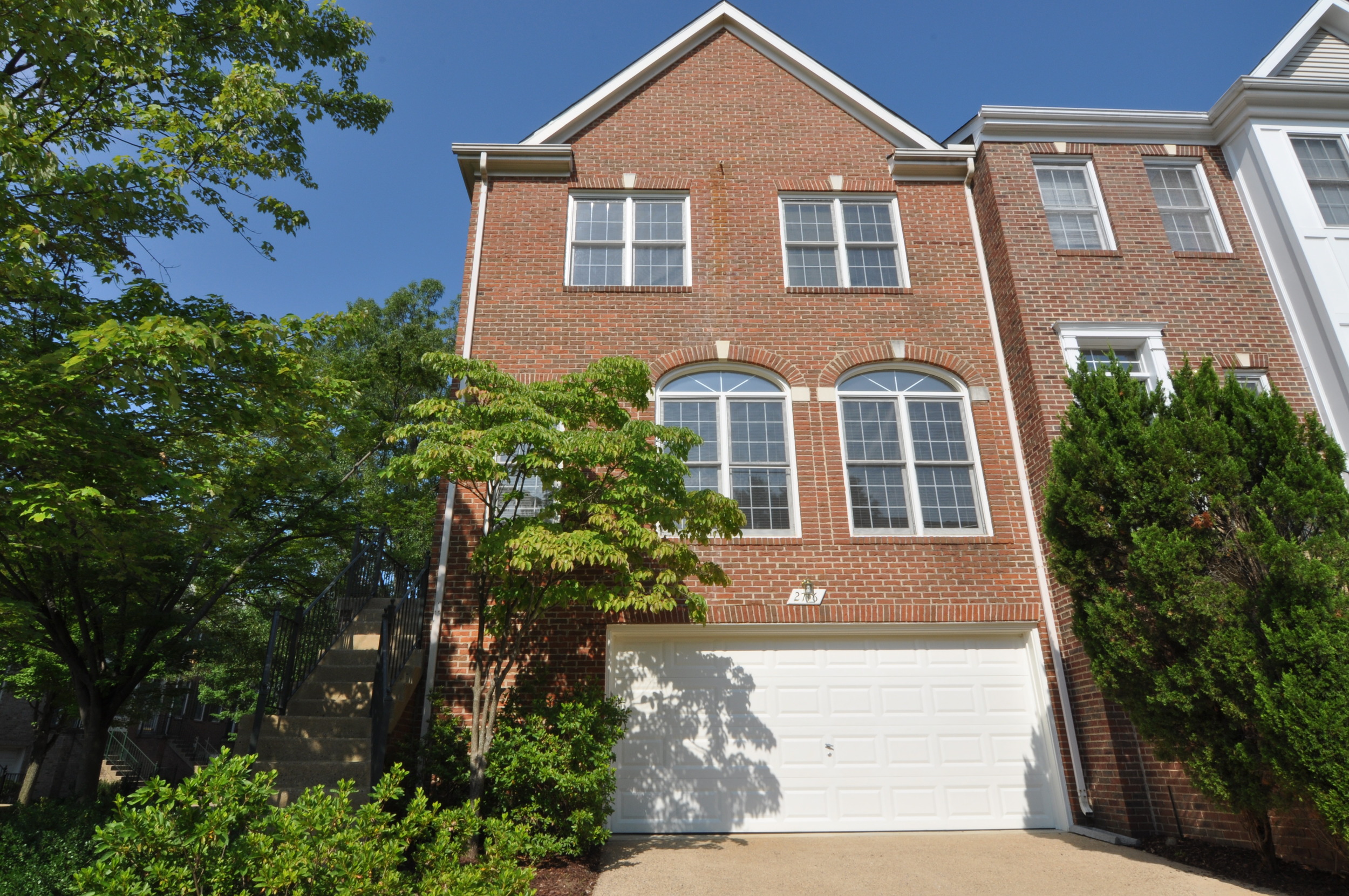2716 Earls Ct Vienna, VA 22182