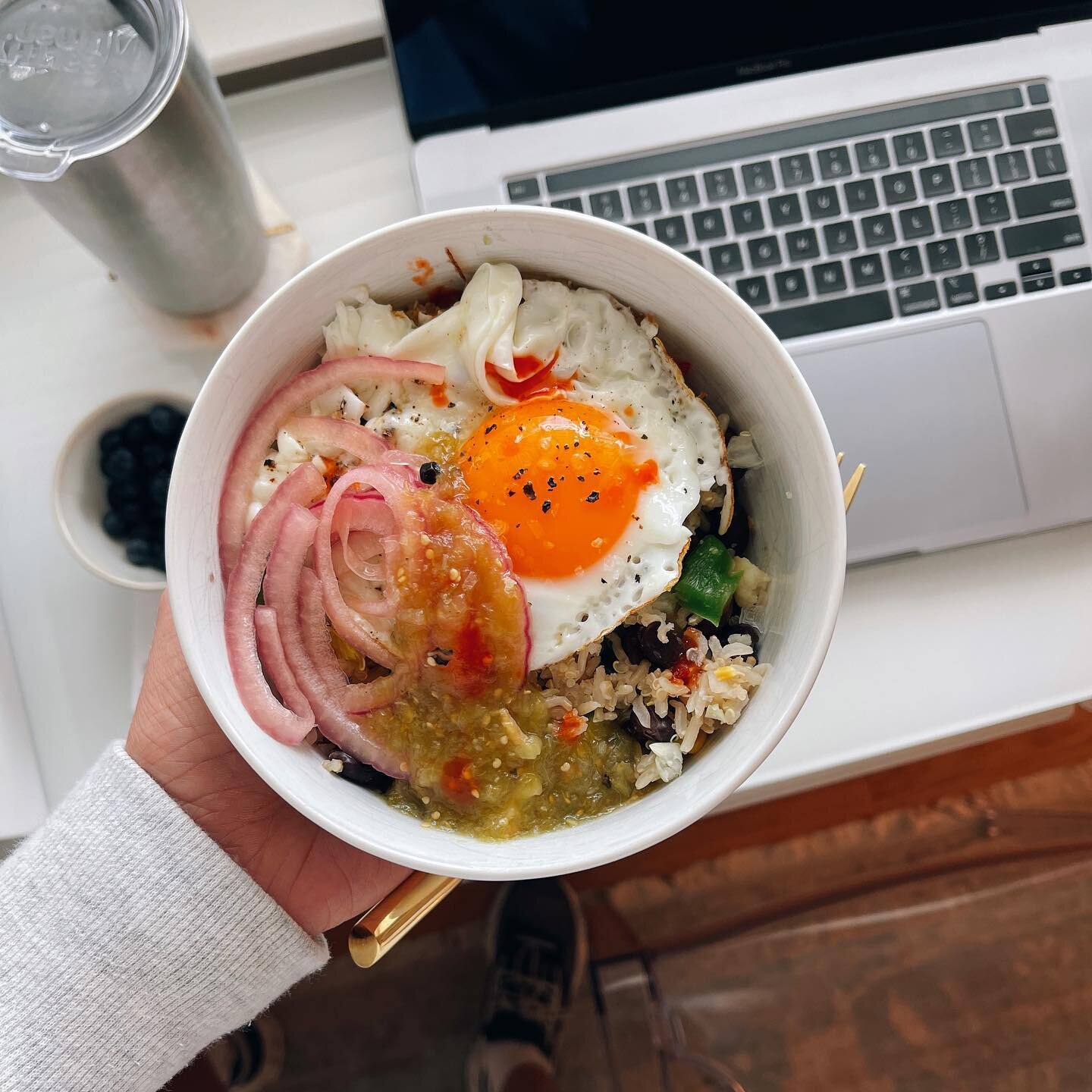 Scrum dilly yum lunch (or din). Wrote up the recipe and threw it up on TAB. Deats below too. Make it this week, I think you&rsquo;ll like 😋

Weekday Rice Bowl
yields 1 serving

Ingredients:
1/2 cup cooked rice (I use brown basmati)
1/4 cup cooked qu