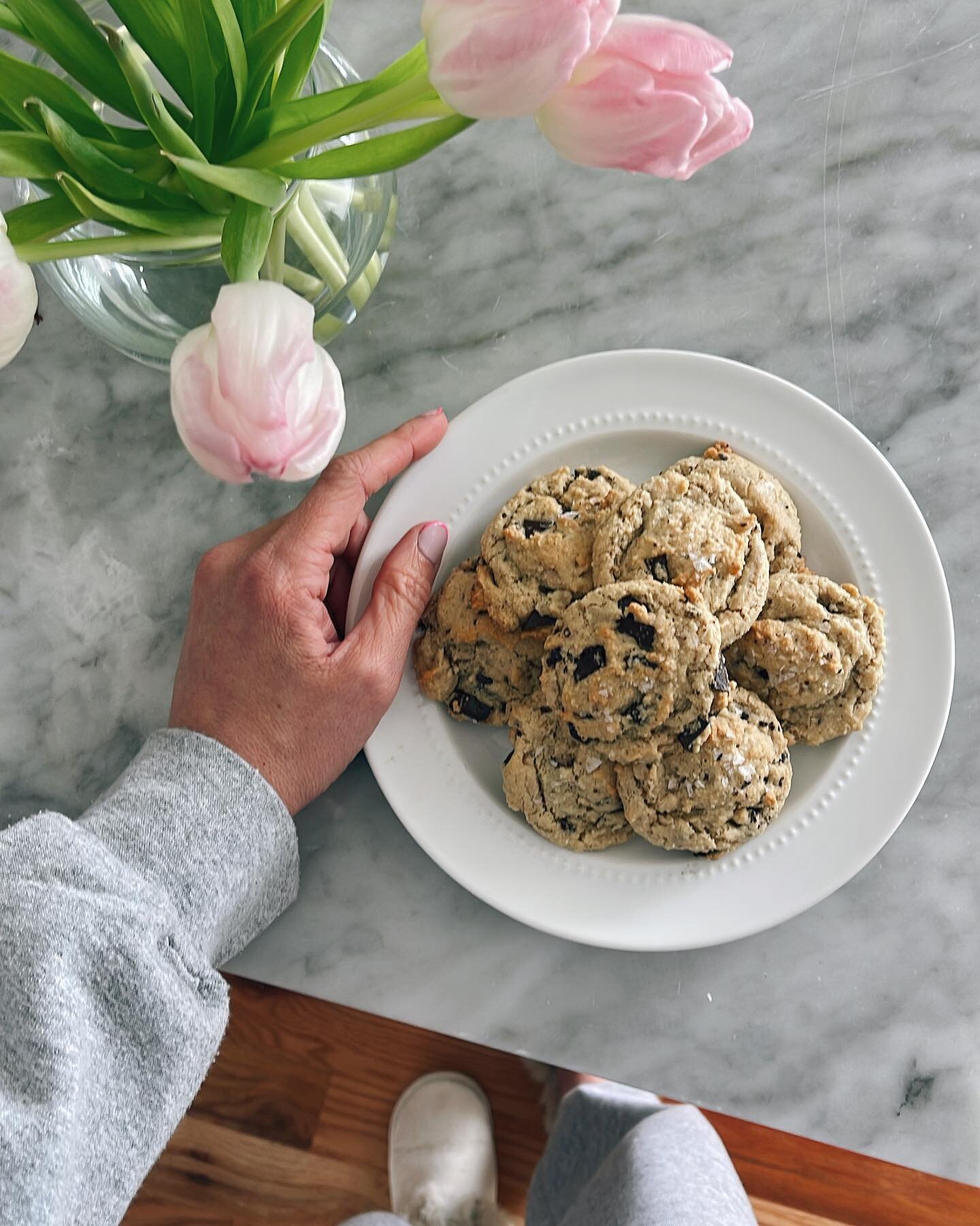 When you didn&rsquo;t properly prepare, but cookies are a must -&gt; &lsquo;Things I Found in My Pantry&rsquo; snow day cookies ❄️🍪

3/4 cup almond flour
1/4 cup tahini (don't use trader joe's)*
1/4 cup maple syrup 
1/4 tsp. baking soda
1/4 tsp. bak