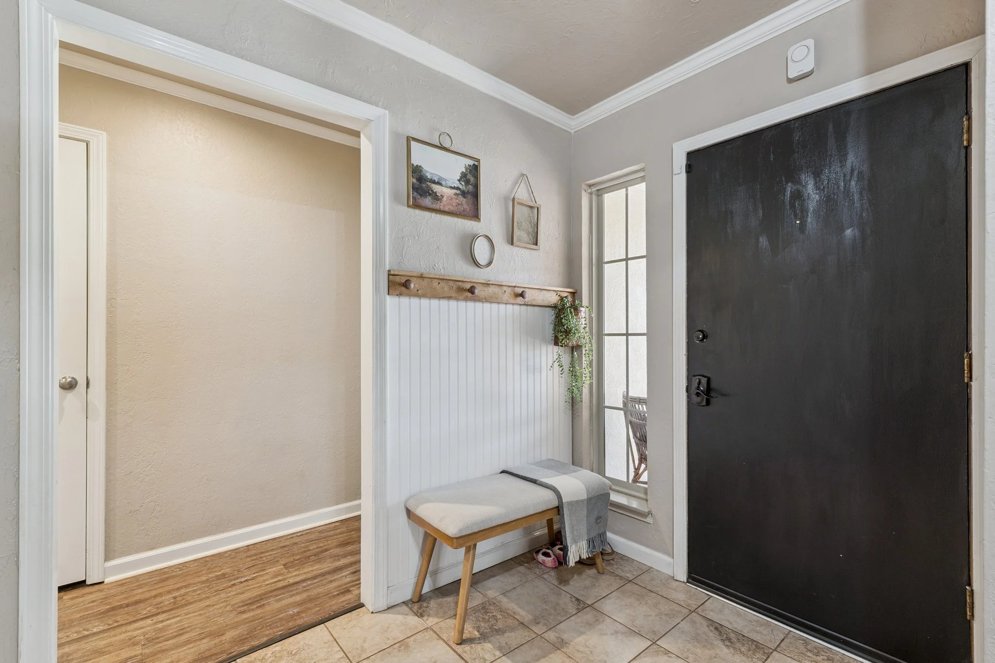 7-web-or-mls-1816 Briar Hill St_007.jpg