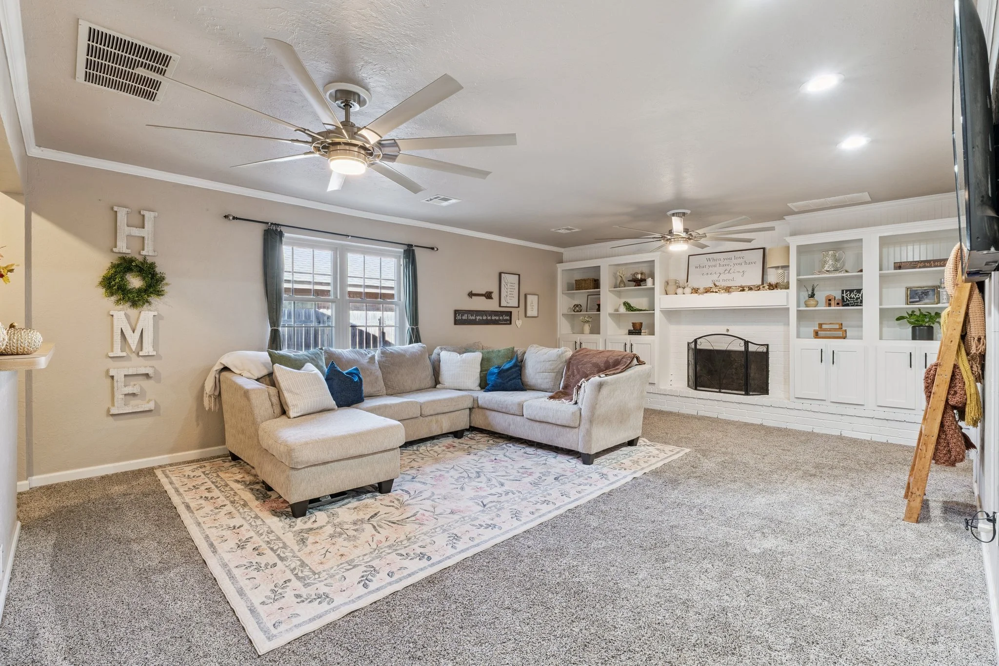 9-web-or-mls-1816 Briar Hill St_009.jpg