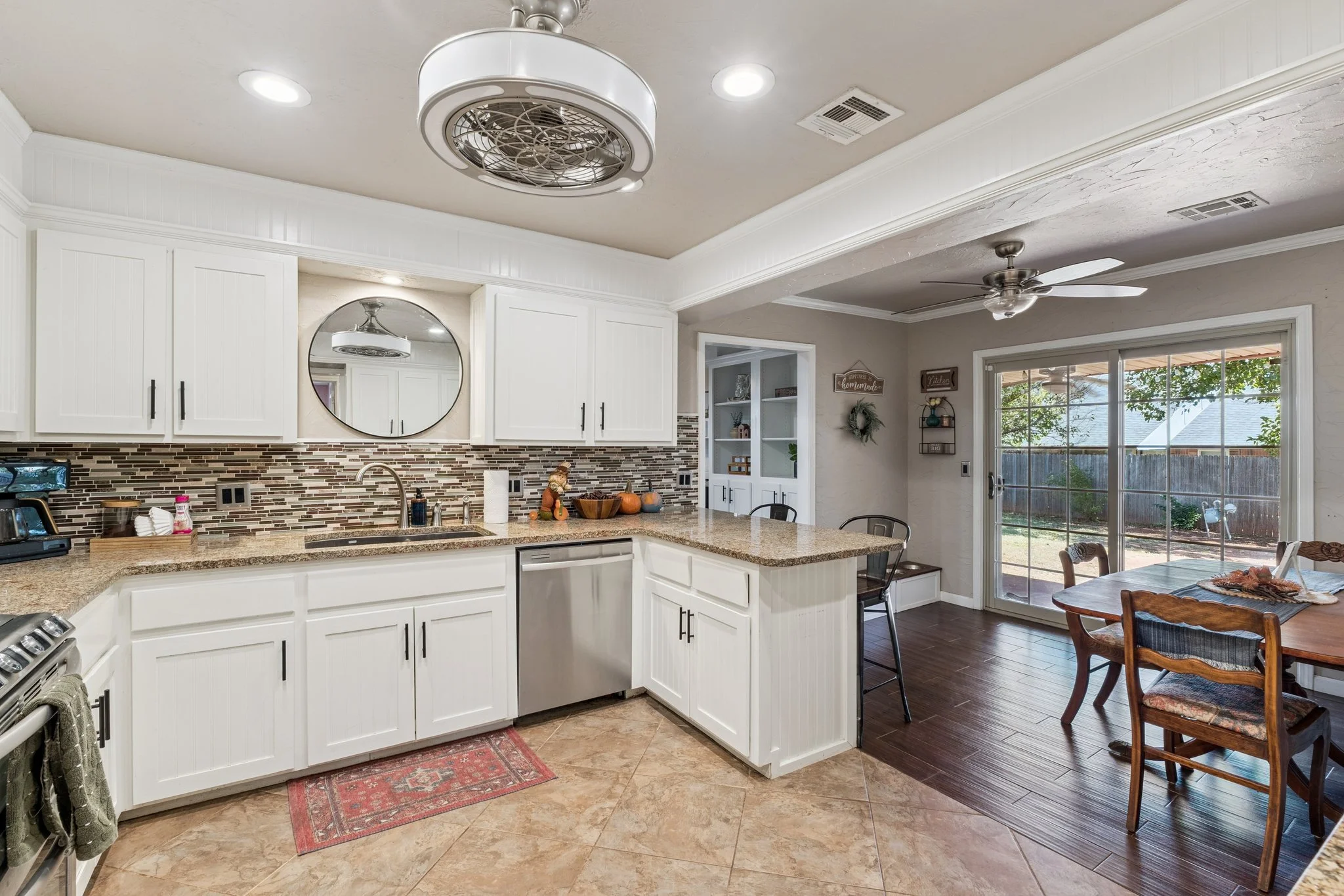 17-web-or-mls-1816 Briar Hill St_017.jpg