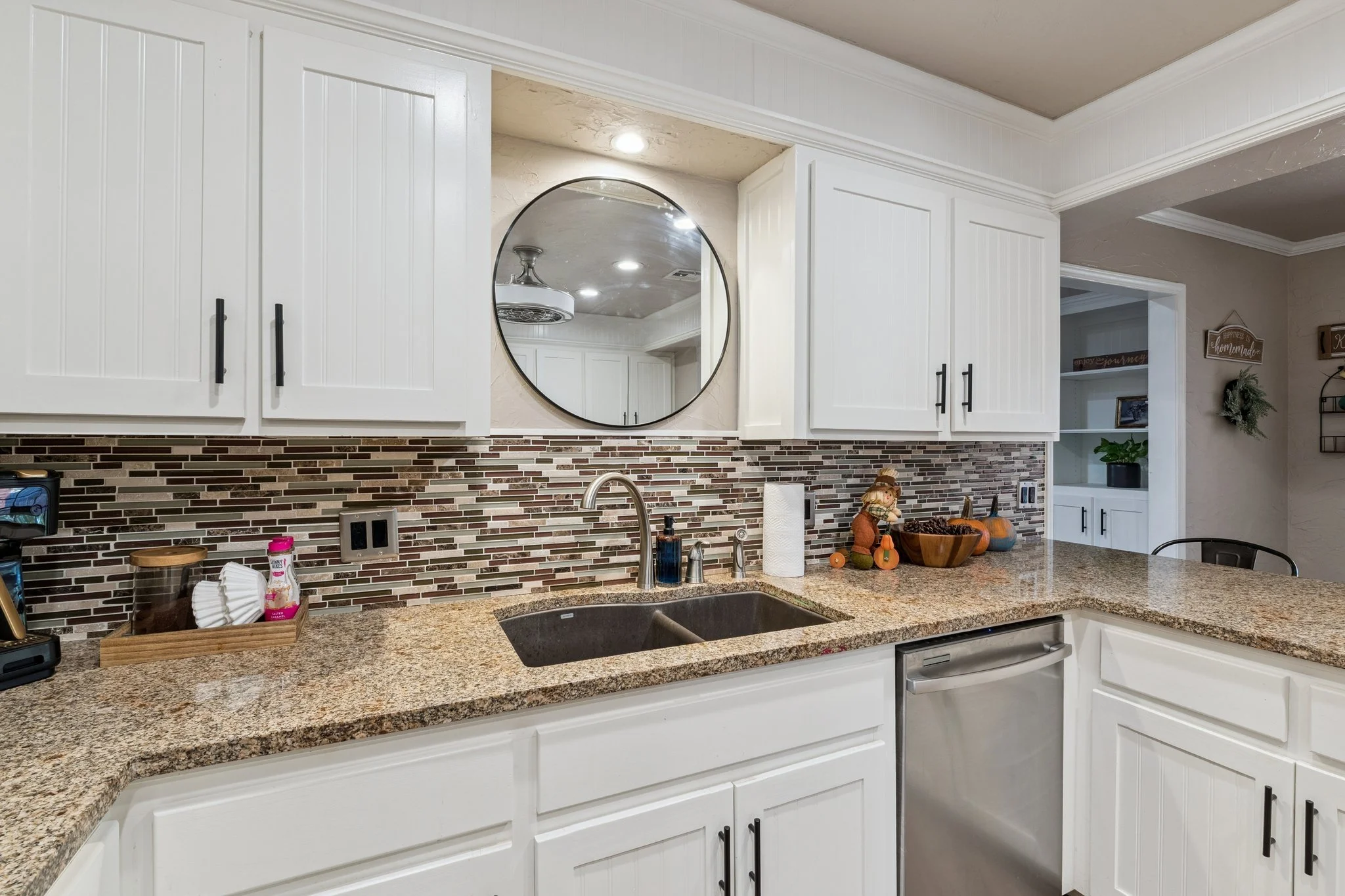 18-web-or-mls-1816 Briar Hill St_018.jpg