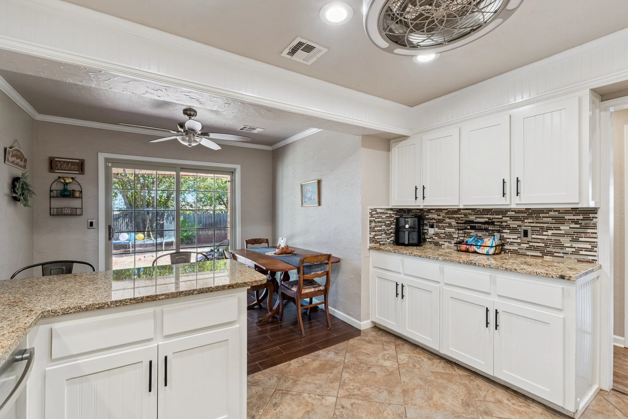 19-web-or-mls-1816 Briar Hill St_019.jpg