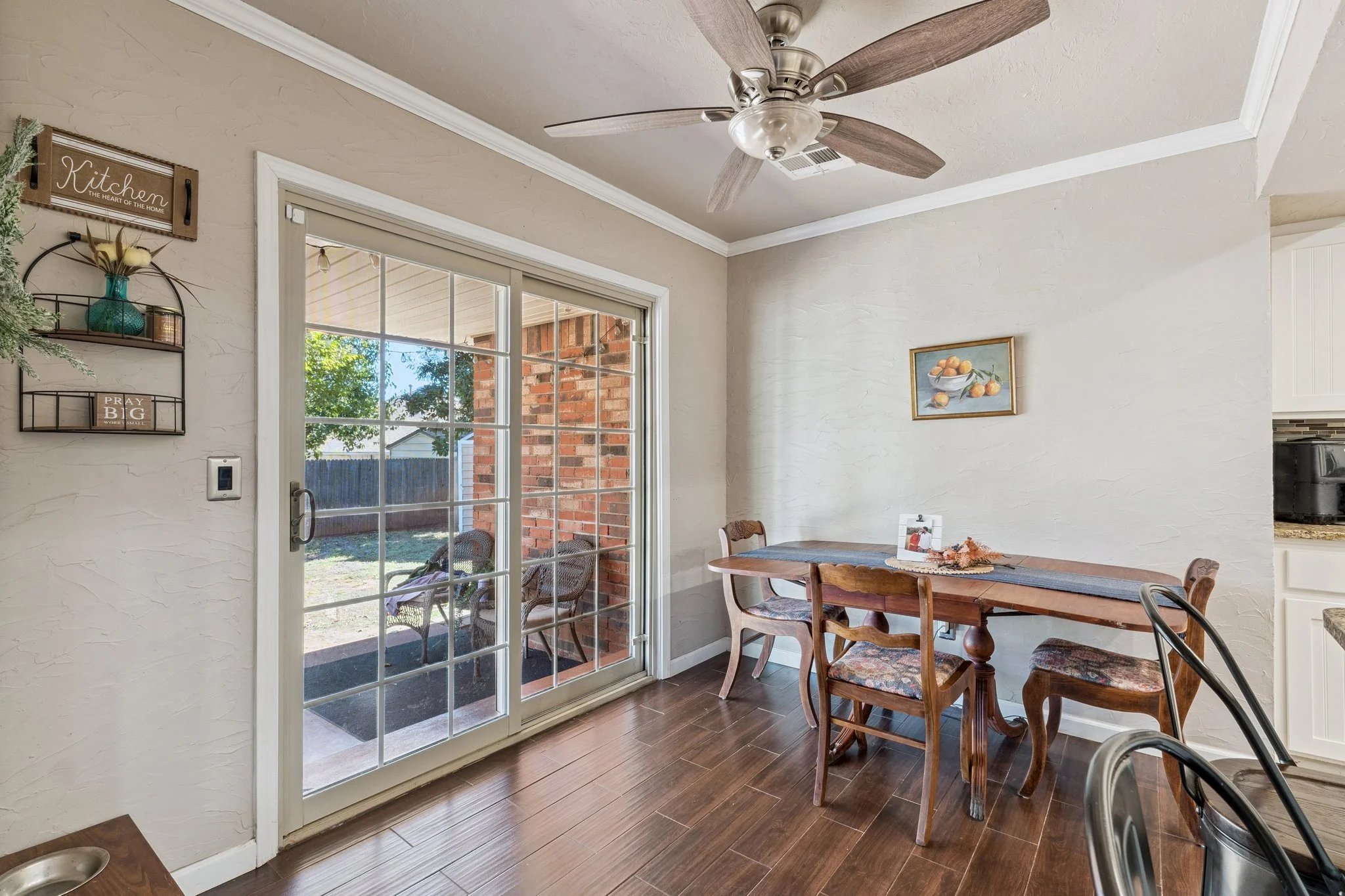 23-web-or-mls-1816 Briar Hill St_023.jpg