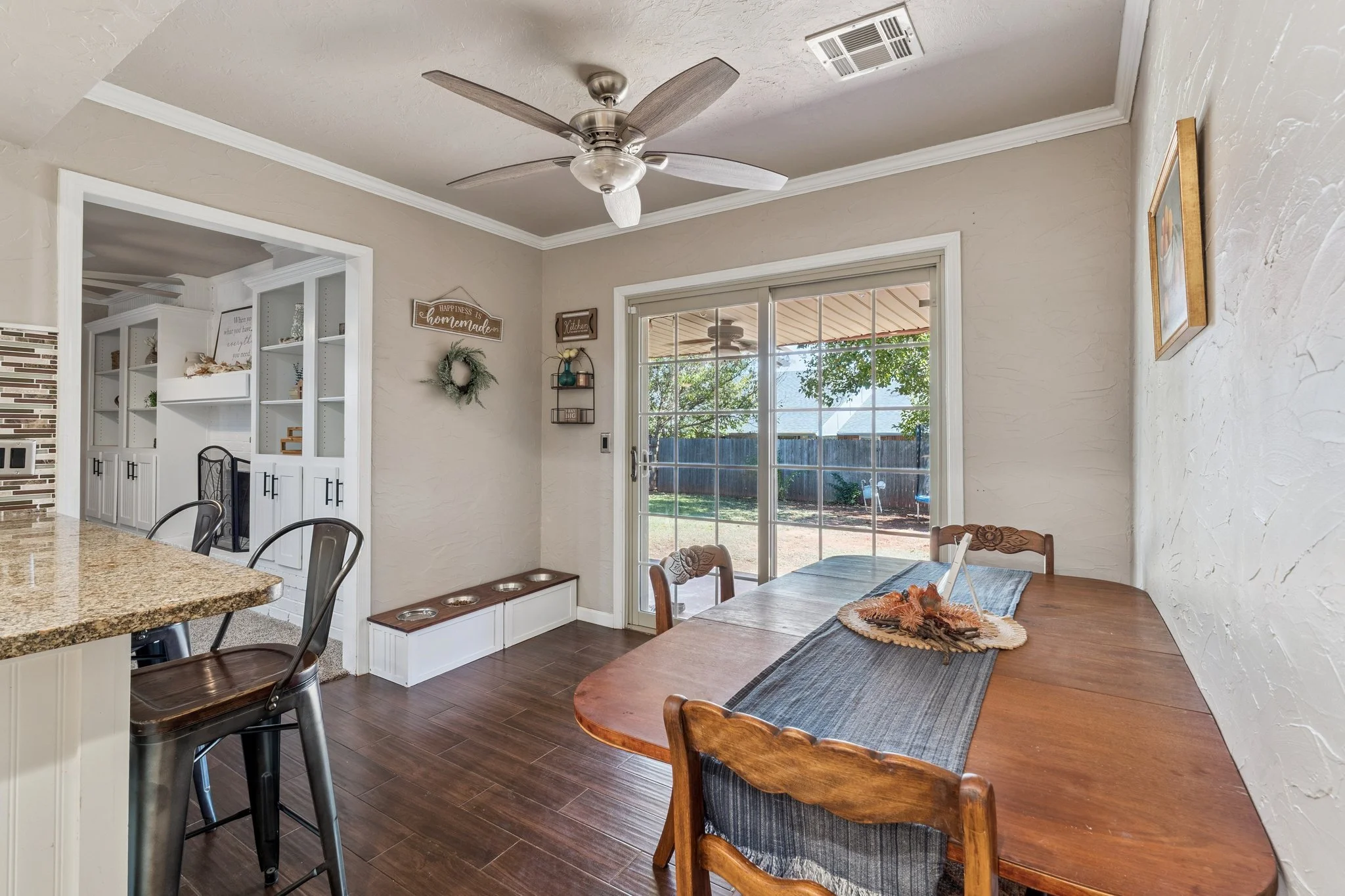 24-web-or-mls-1816 Briar Hill St_024.jpg