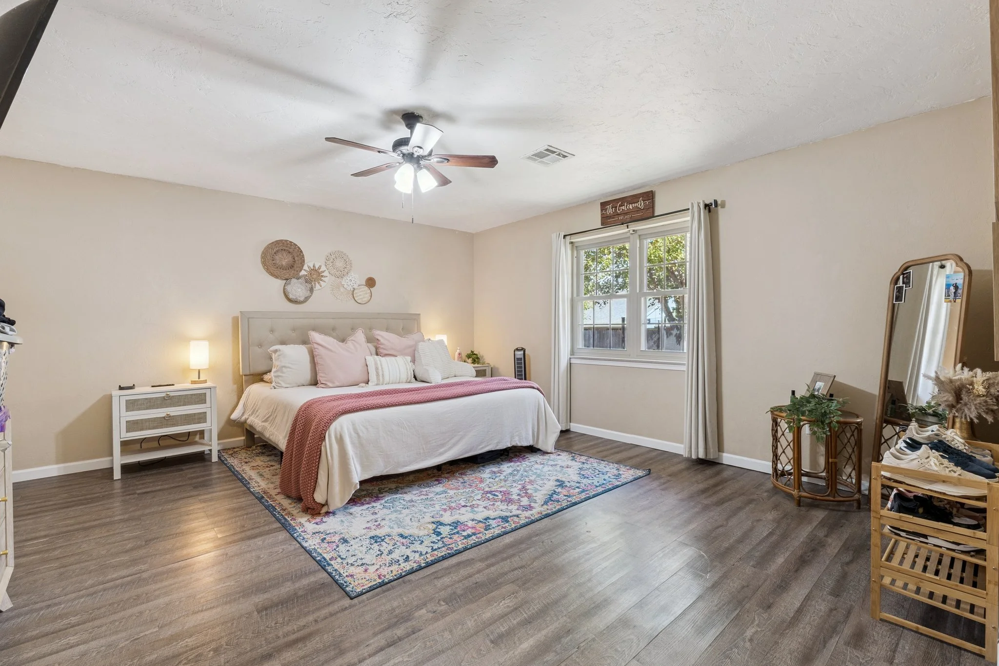 26-web-or-mls-1816 Briar Hill St_026.jpg