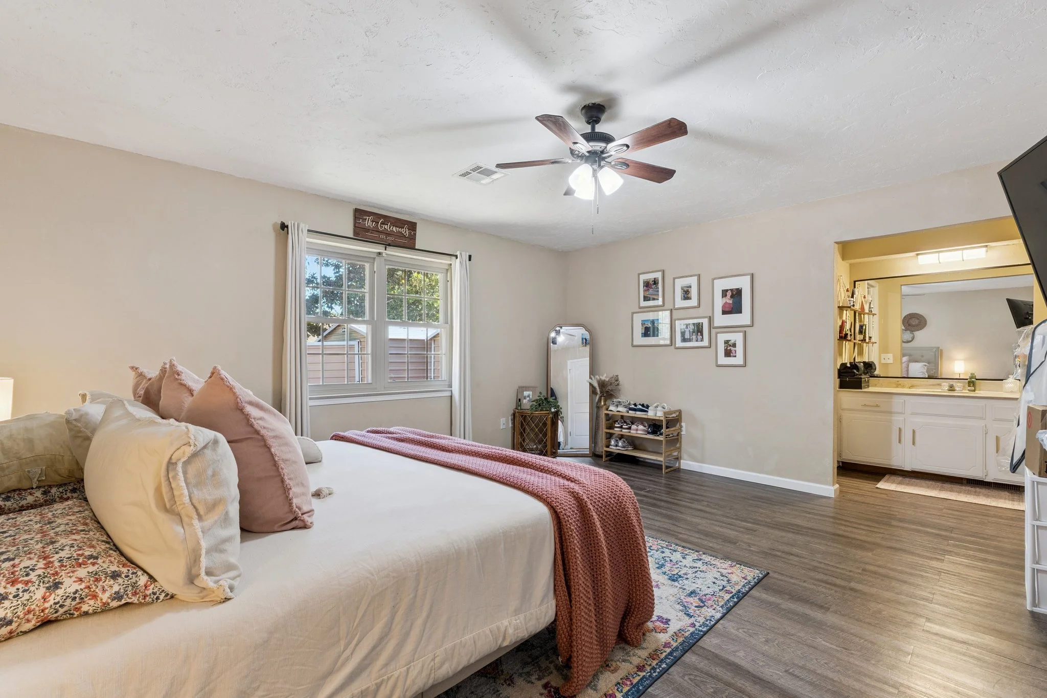 27-web-or-mls-1816 Briar Hill St_027.jpg