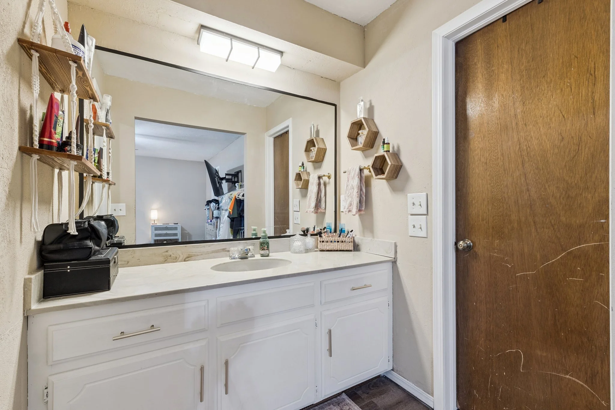 28-web-or-mls-1816 Briar Hill St_028.jpg