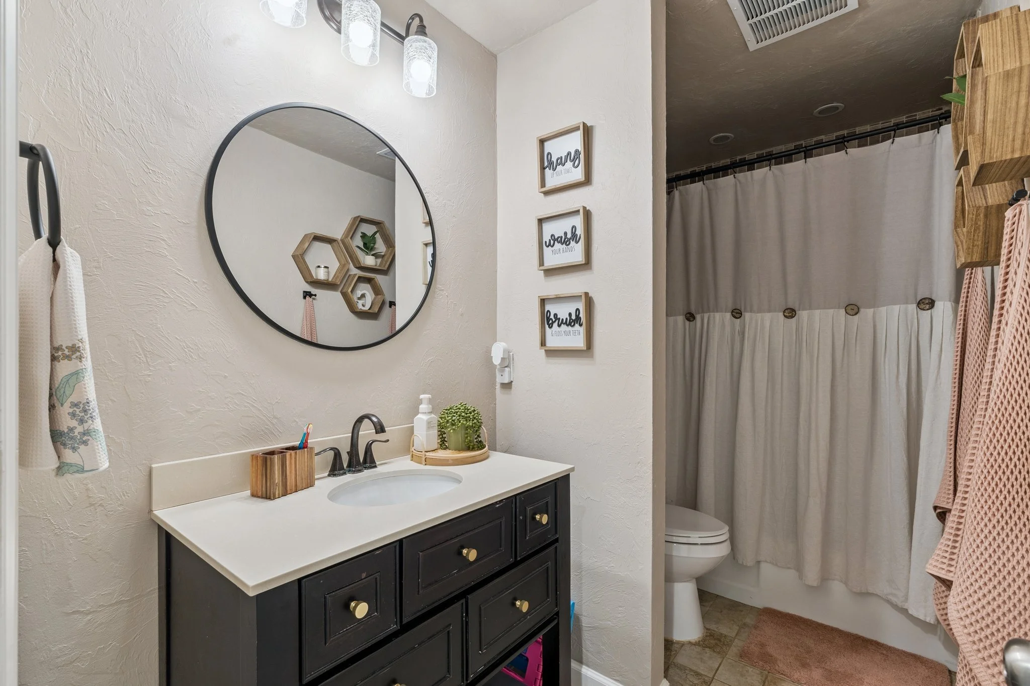 36-web-or-mls-1816 Briar Hill St_036.jpg