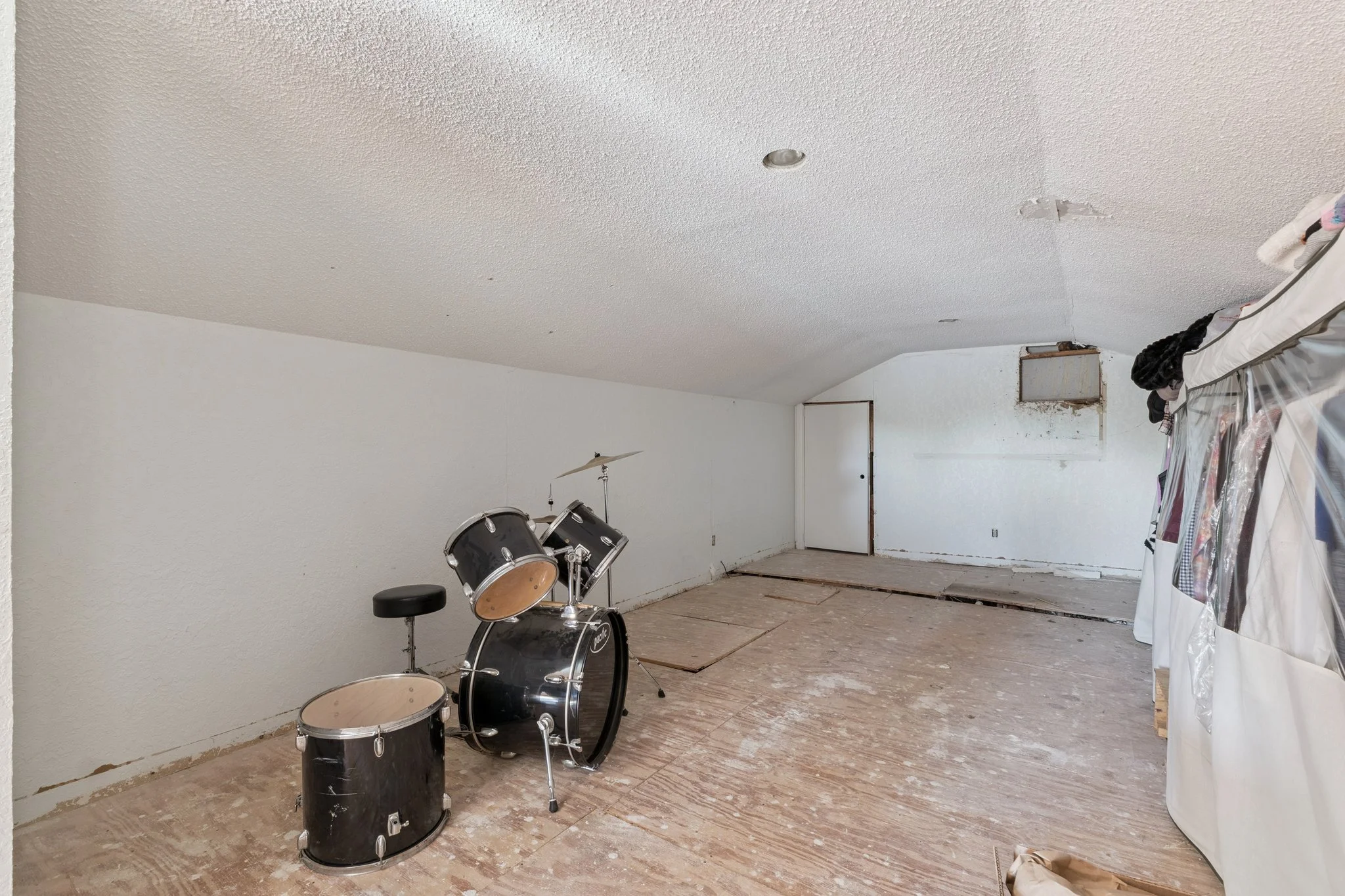 39-web-or-mls-1816 Briar Hill St_039.jpg